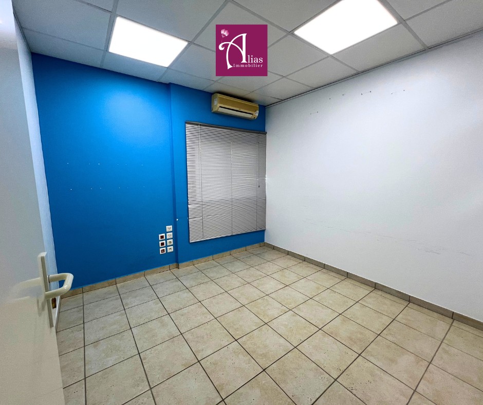 À Louer - Local professionnel 82m2 - Etage - Jarry — photo 3