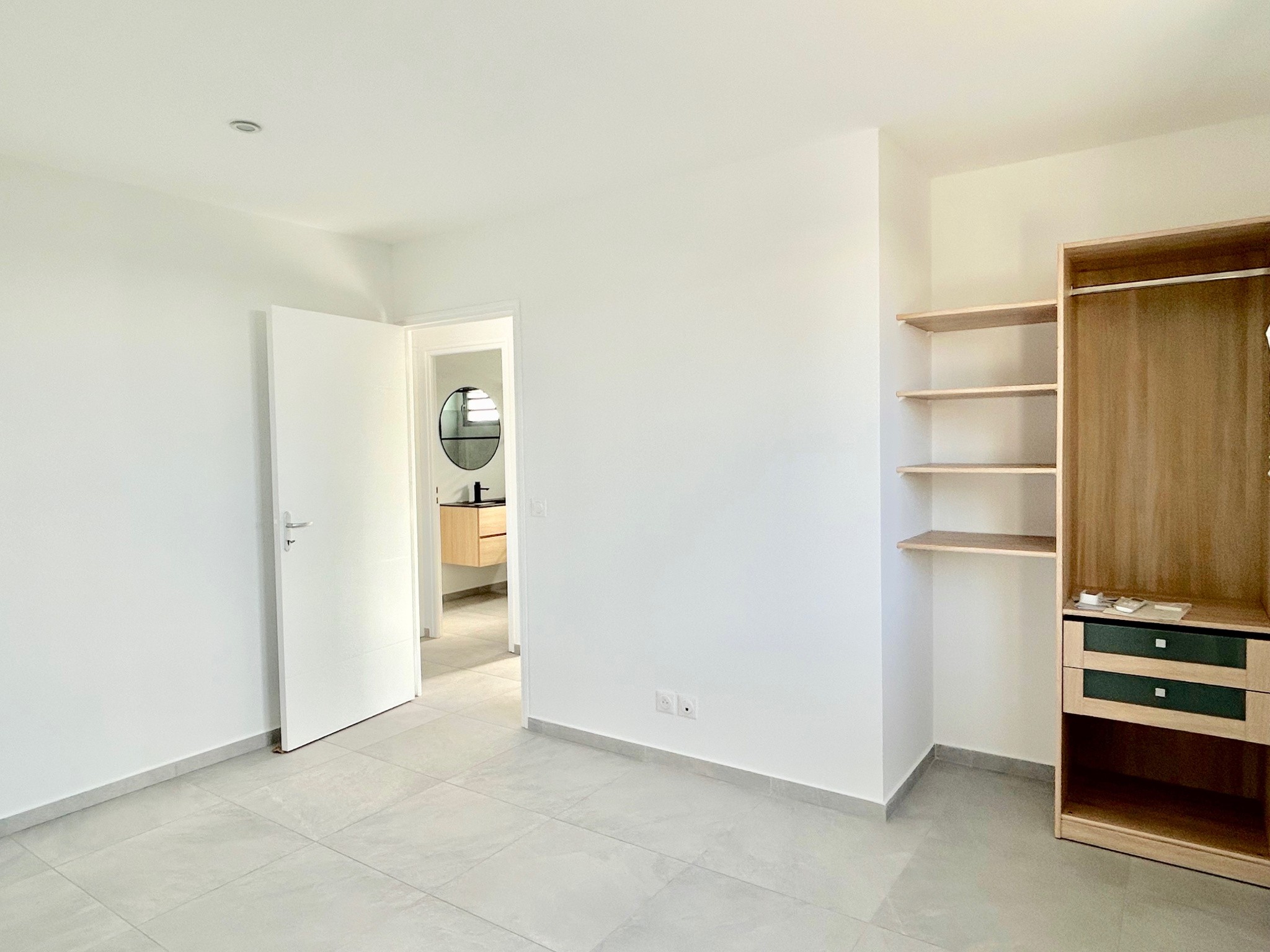 VILLA NEUVE F5 DE 100 M2 SUR UN TERRAIN DE 617M2 À SAINT-FRANÇOIS — photo 8