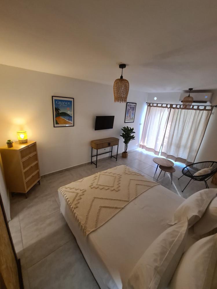 LOCATION STUDIO MEUBLÉ MARINA TOUT INCLUS — photo 2