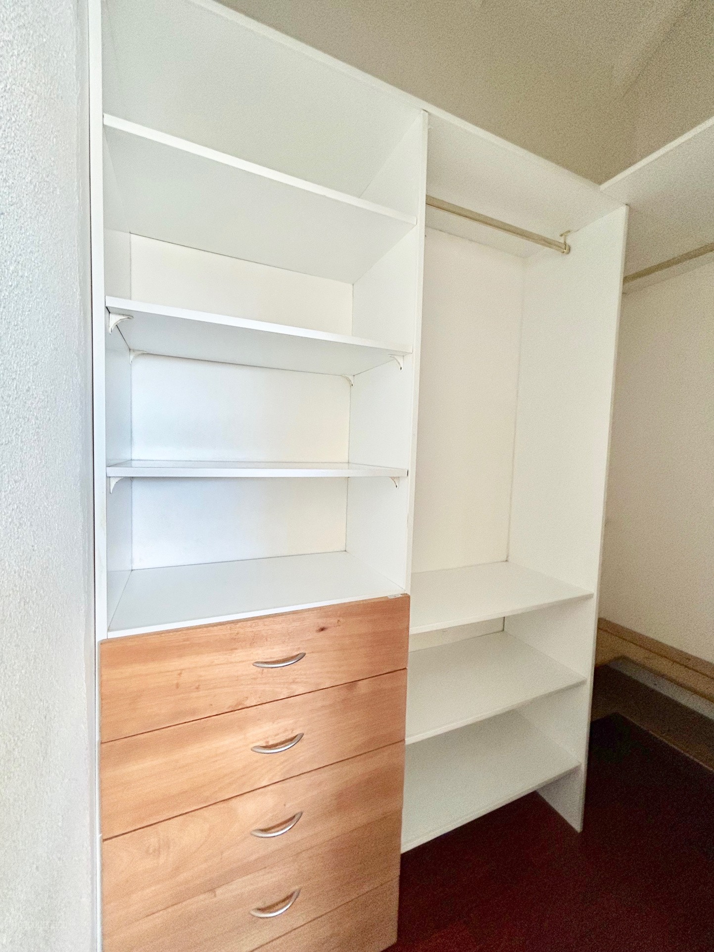 À VENDRE TRÈS JOLI T2 MEUBLÉ AVEC VUE DÉGAGÉE À BAIE-MAHAULT — photo 6