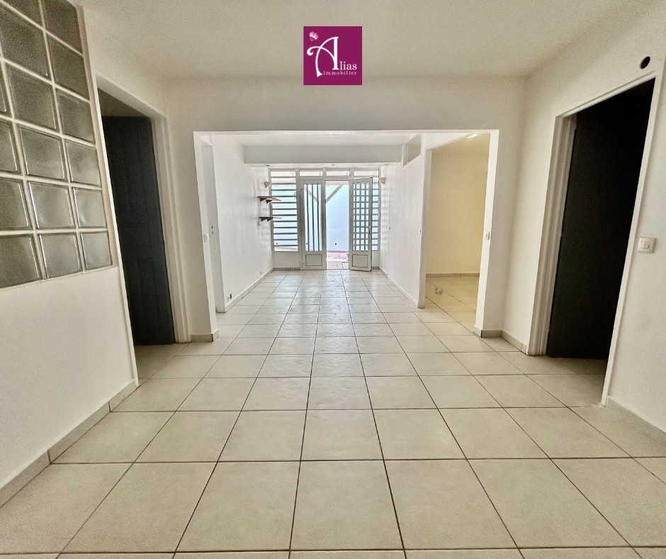 À vendre   Appartement 4 pièces de 86 m2   Bas du Fort   Emplacement stratégique en RDC — photo 3