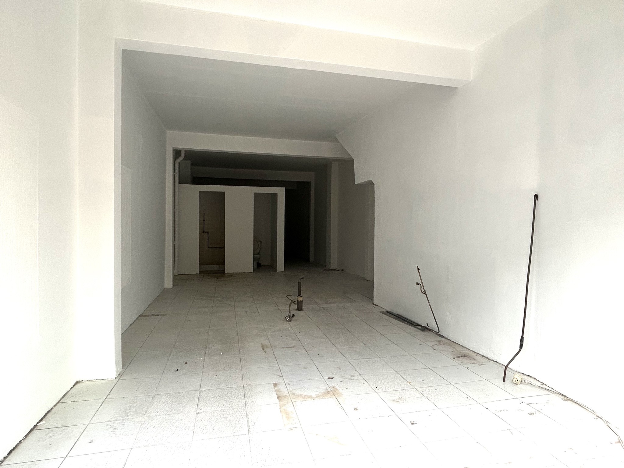 EXCLUSIVITE LOCAL COMMERCIAL À VENDRE DE 56 M2 — photo 2
