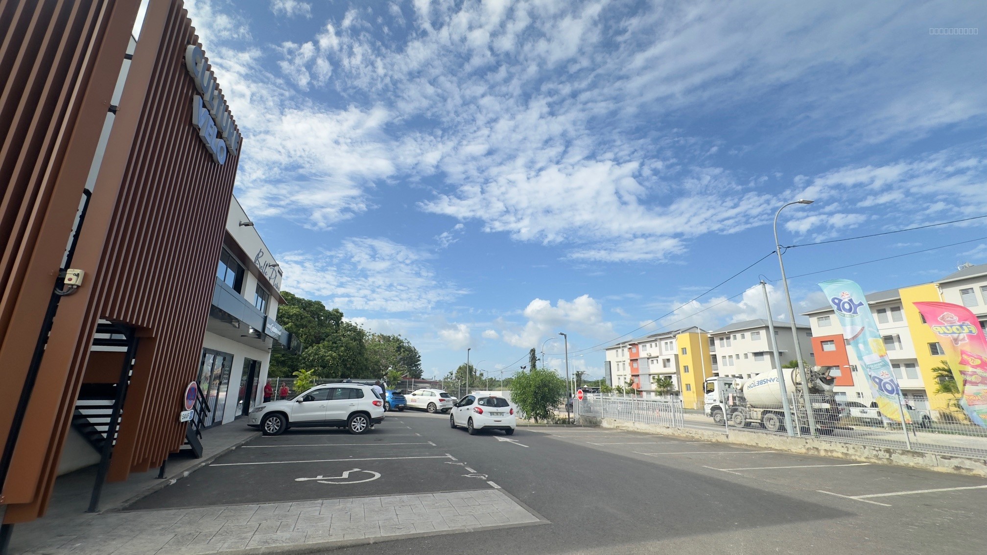 À louer 5200 € par mois aux Abymes : de 200m2 — photo 7