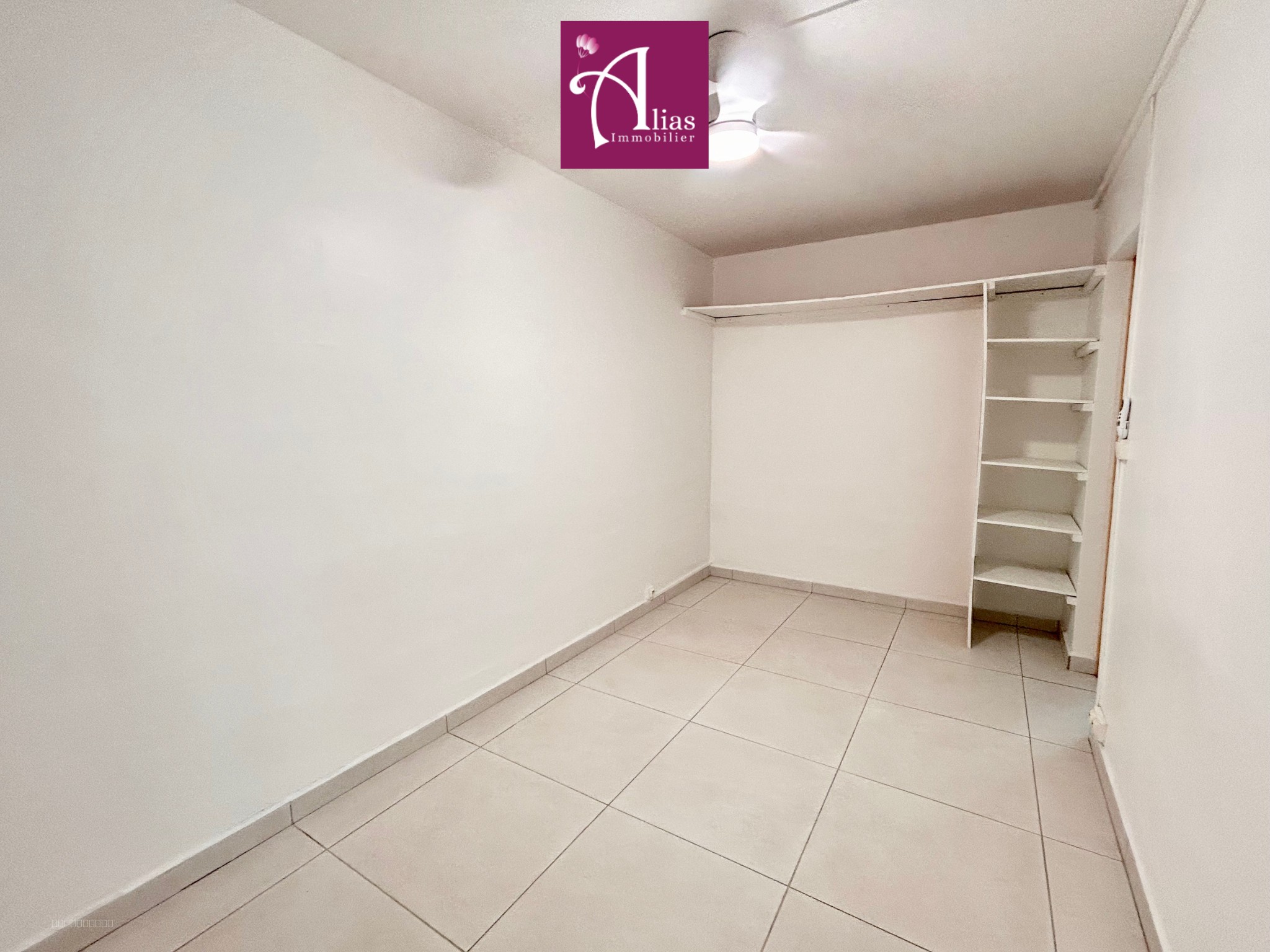 À VENDRE T3 ENTIÈREMENT RÉNOVÉ AU RAIZET - LES ABYMES — photo 4