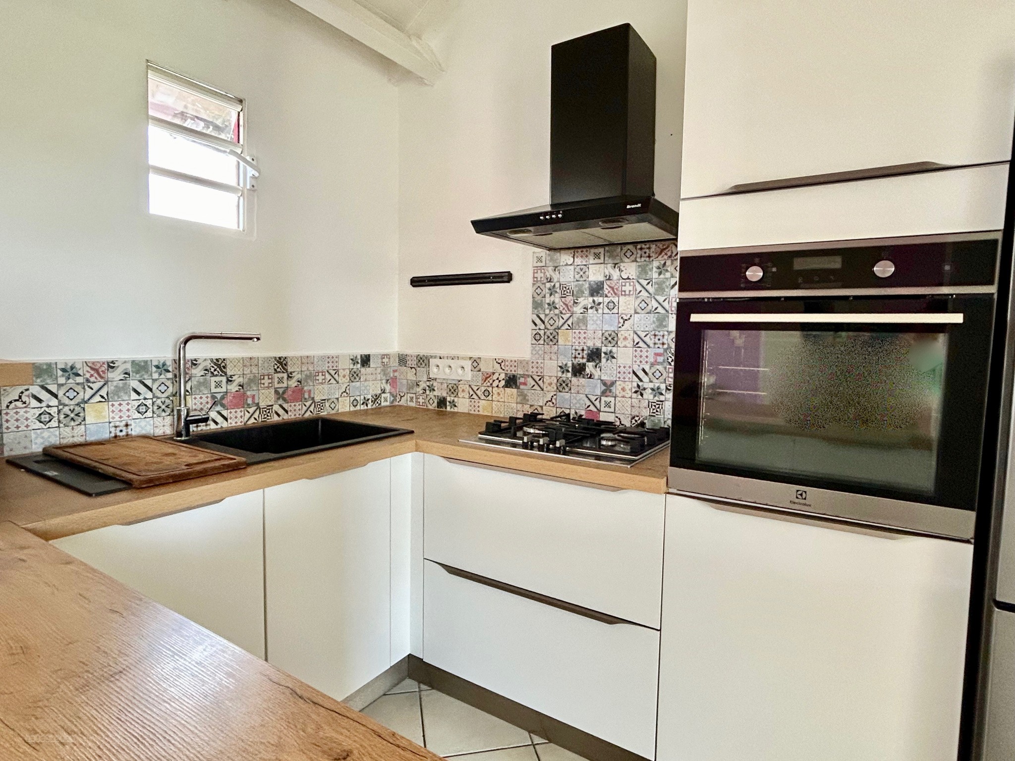 À VENDRE TRÈS JOLI T2 MEUBLÉ AVEC VUE DÉGAGÉE À BAIE-MAHAULT — photo 4
