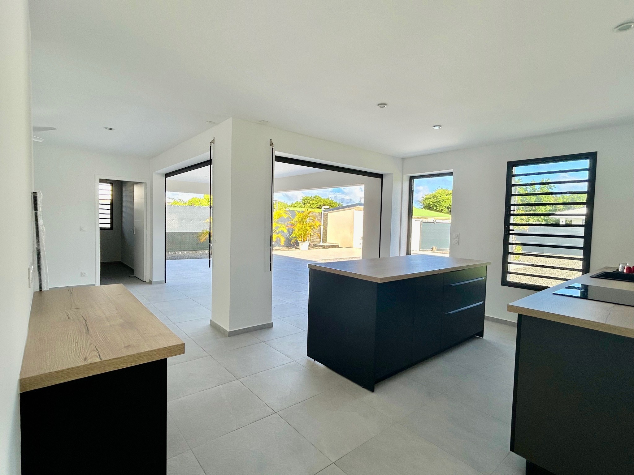 VILLA NEUVE F5 DE 100 M2 SUR UN TERRAIN DE 617M2 À SAINT-FRANÇOIS — photo 5