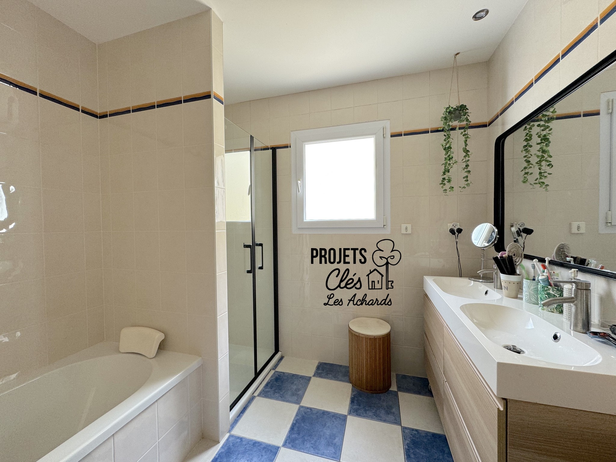 Belle Maison Familiale aux Achards : 4 Chambres, Jardin Spacieux — photo 9