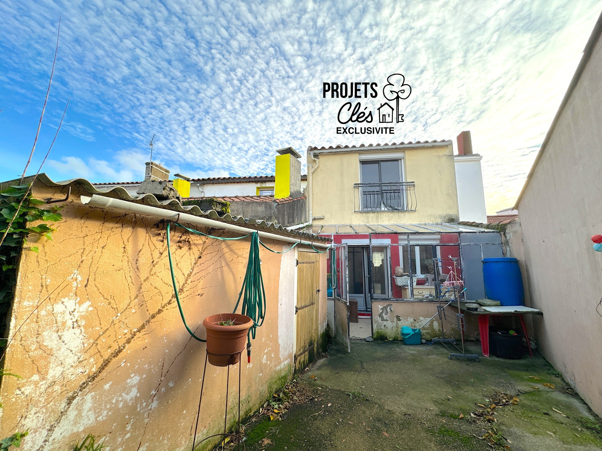 Maison atypique de centre-bourg avec dépendance — photo 7