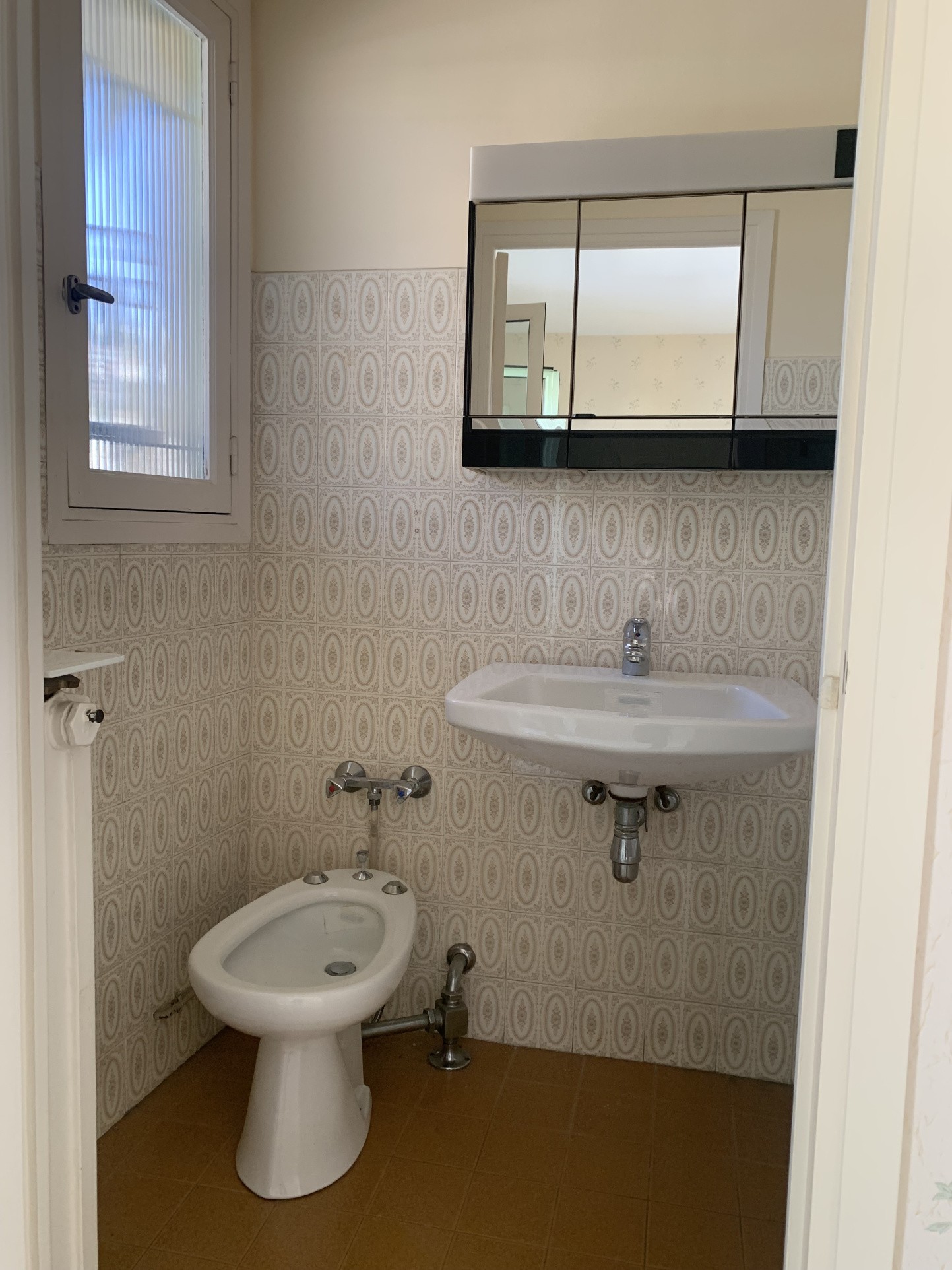 Menton : appartement trois pèces de 104 m2 en étage élevé, proche de la mer et du casino. — photo 12