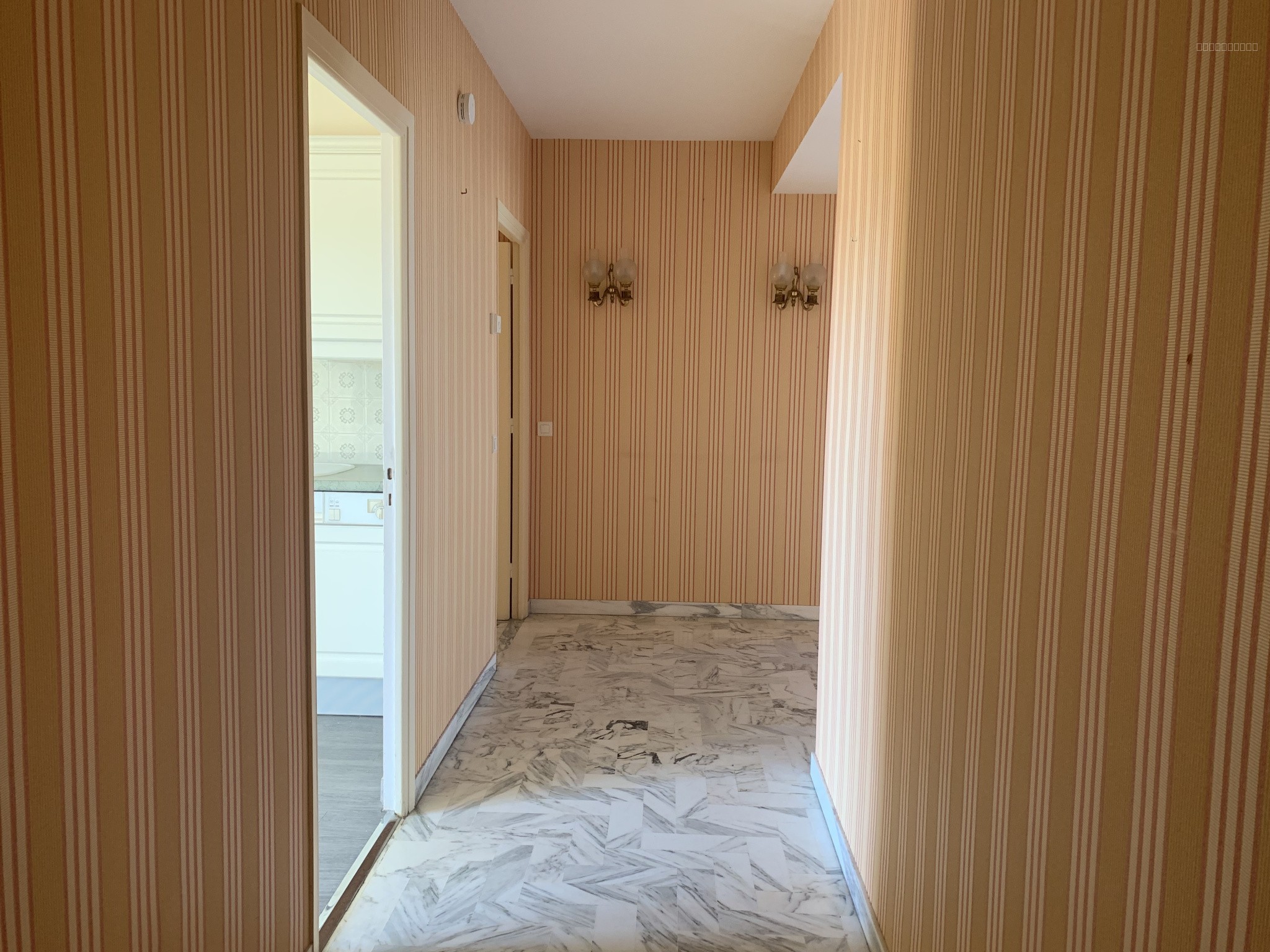 Menton : appartement trois pèces de 104 m2 en étage élevé, proche de la mer et du casino. — photo 7