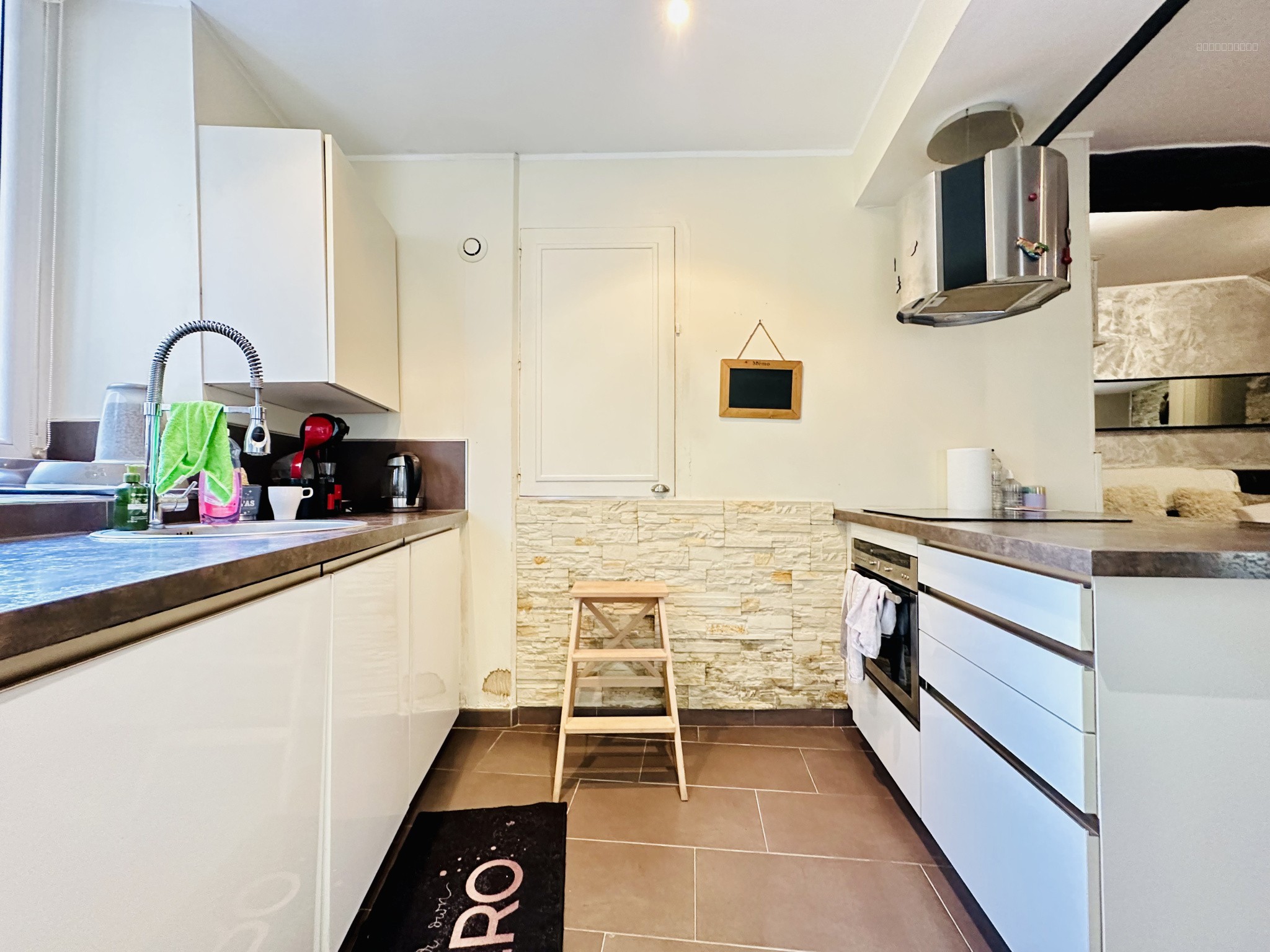 Charmante maison sur 2 niveaux avec terrasse en dernier étage, dépendance et histoire unique. — photo 3