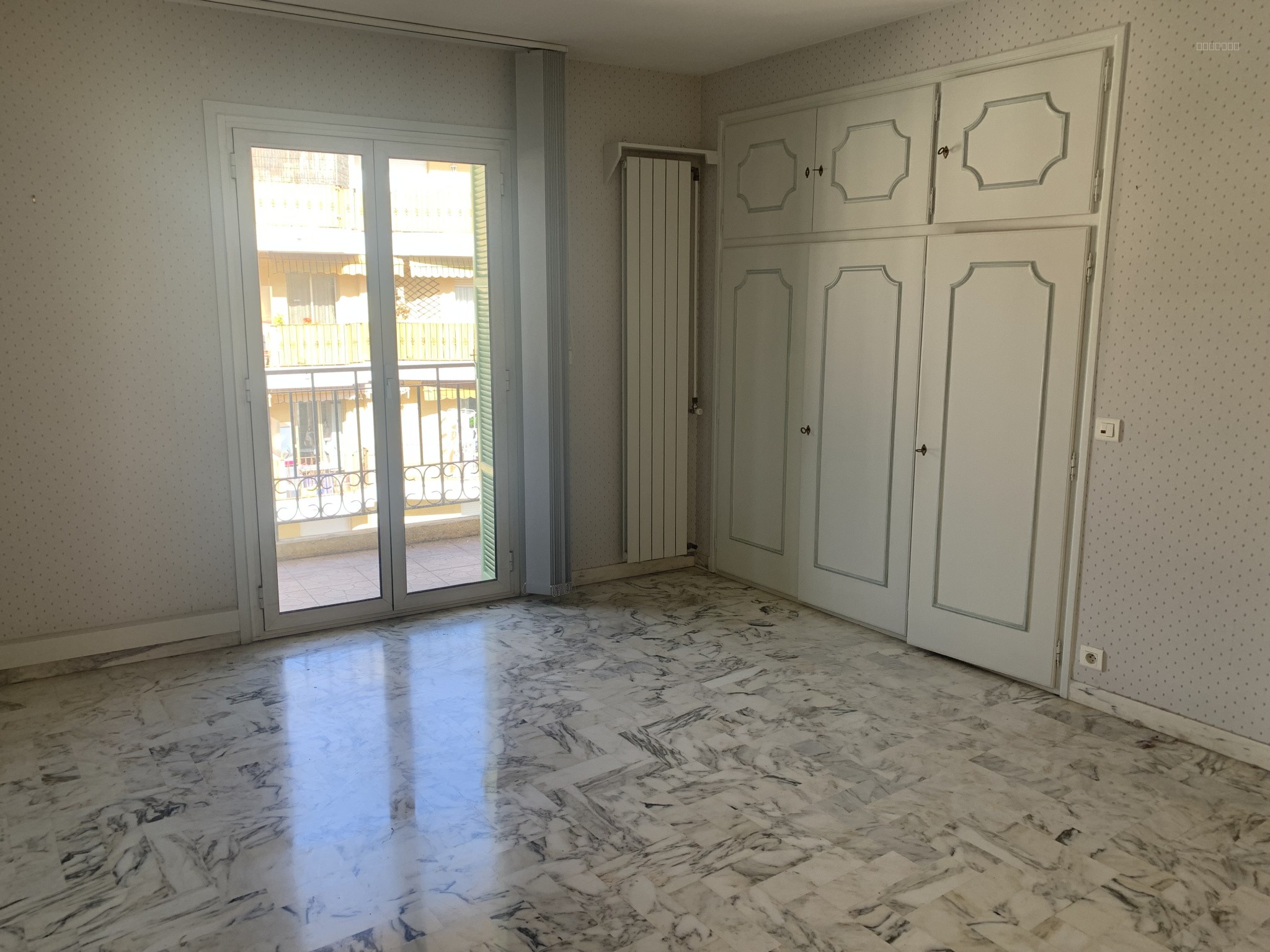 Menton : appartement trois pèces de 104 m2 en étage élevé, proche de la mer et du casino. — photo 13