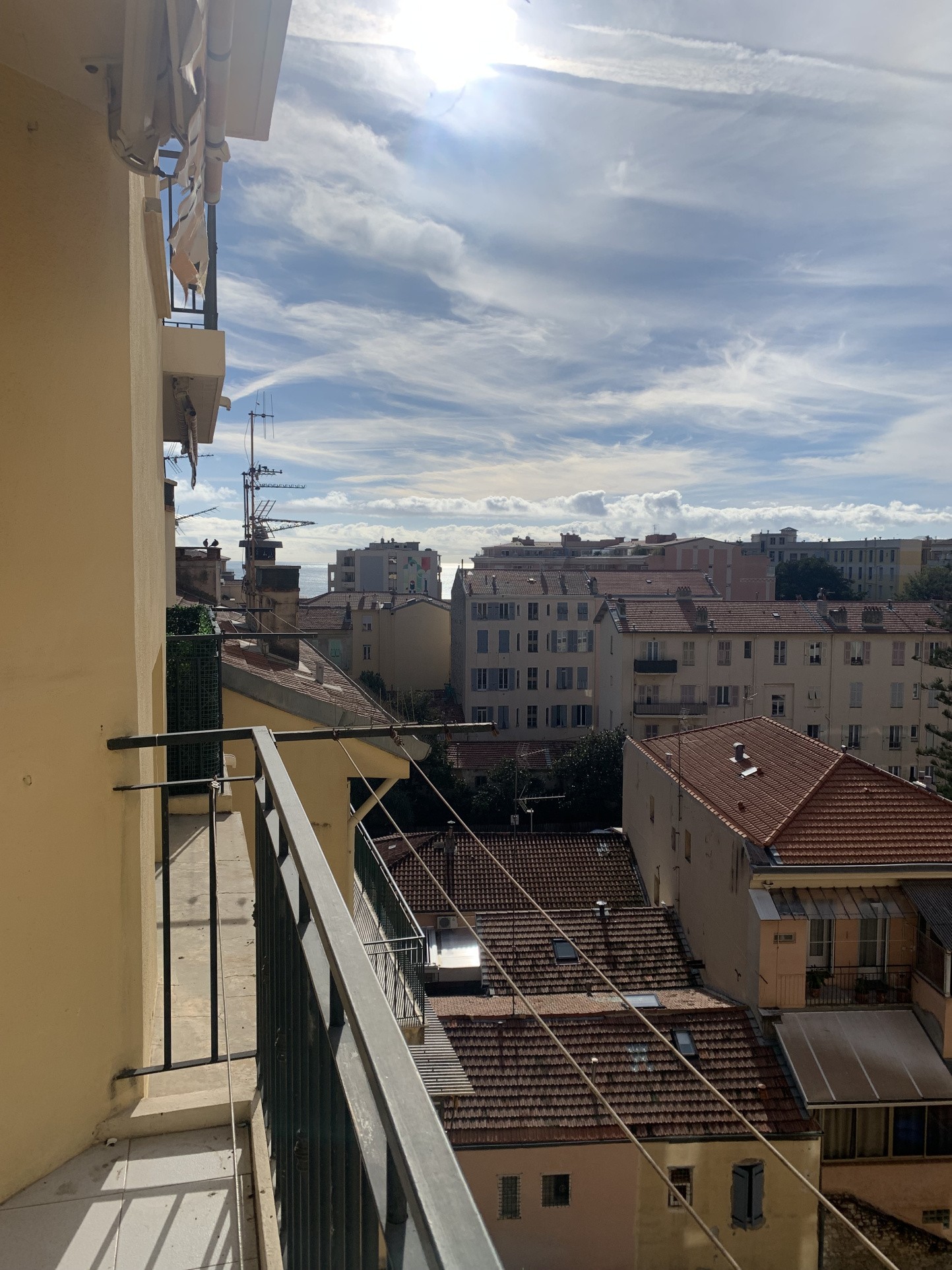 Menton : appartement trois pèces de 104 m2 en étage élevé, proche de la mer et du casino. — photo 6