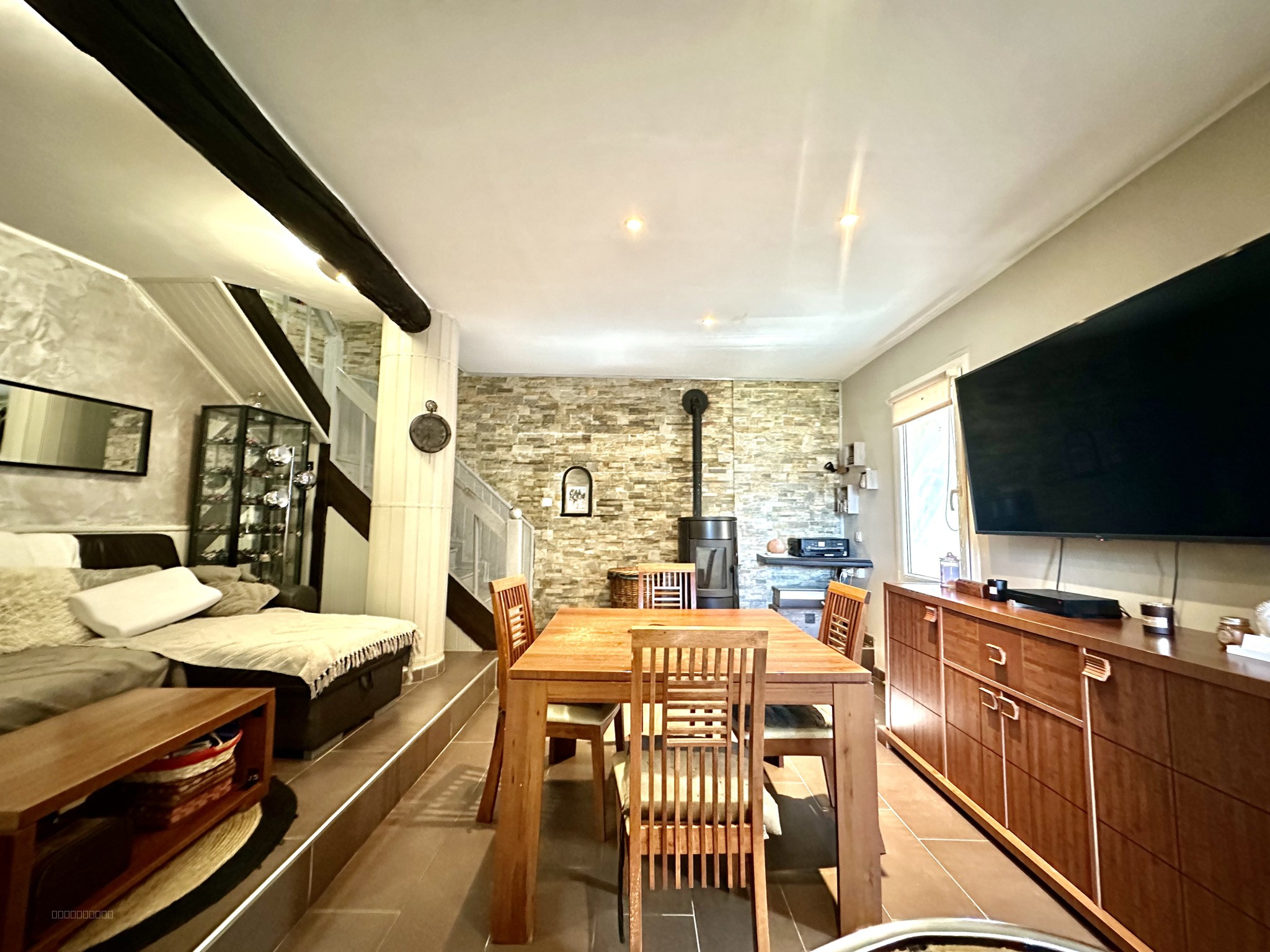 Charmante maison sur 2 niveaux avec terrasse en dernier étage, dépendance et histoire unique. — photo 6