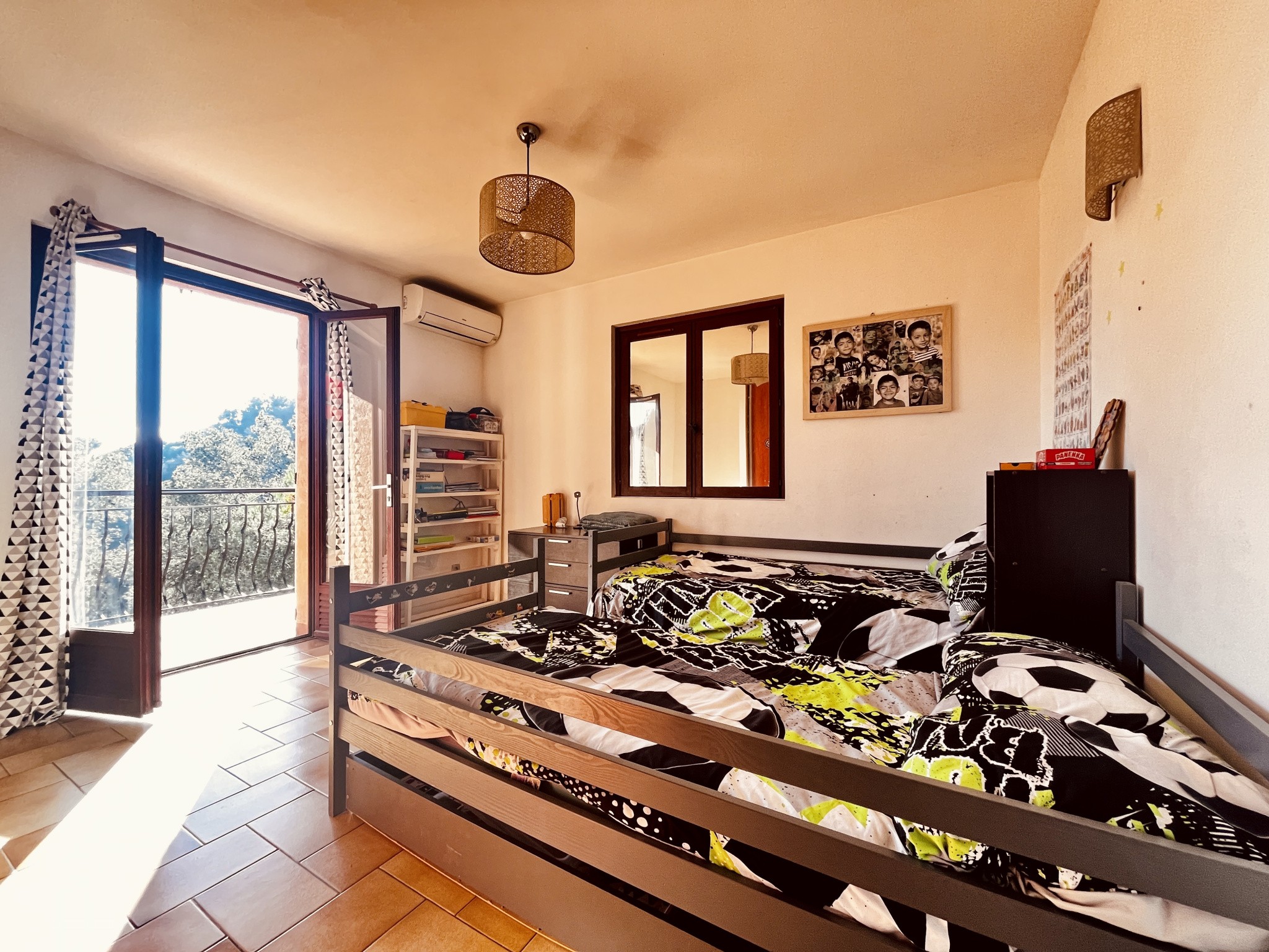 Menton grande maison divisée en plusieurs logements terrasses jardin parkings — photo 16