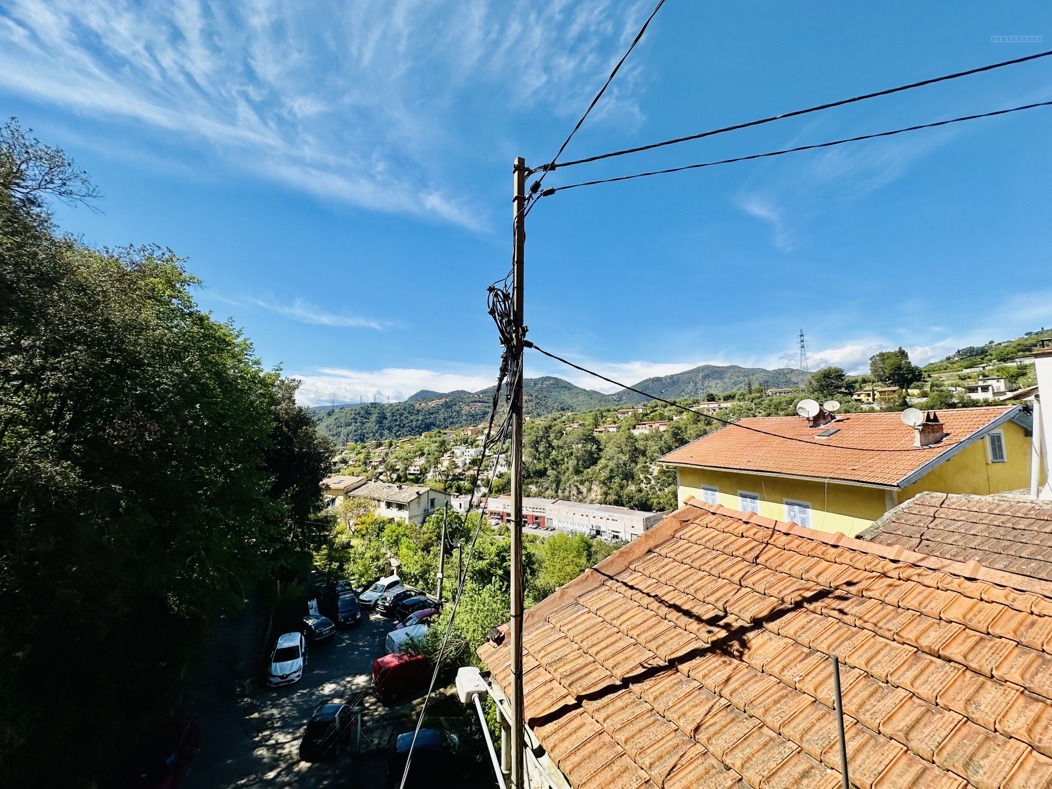 Charmante maison sur 2 niveaux avec terrasse en dernier étage, dépendance et histoire unique. — photo 17