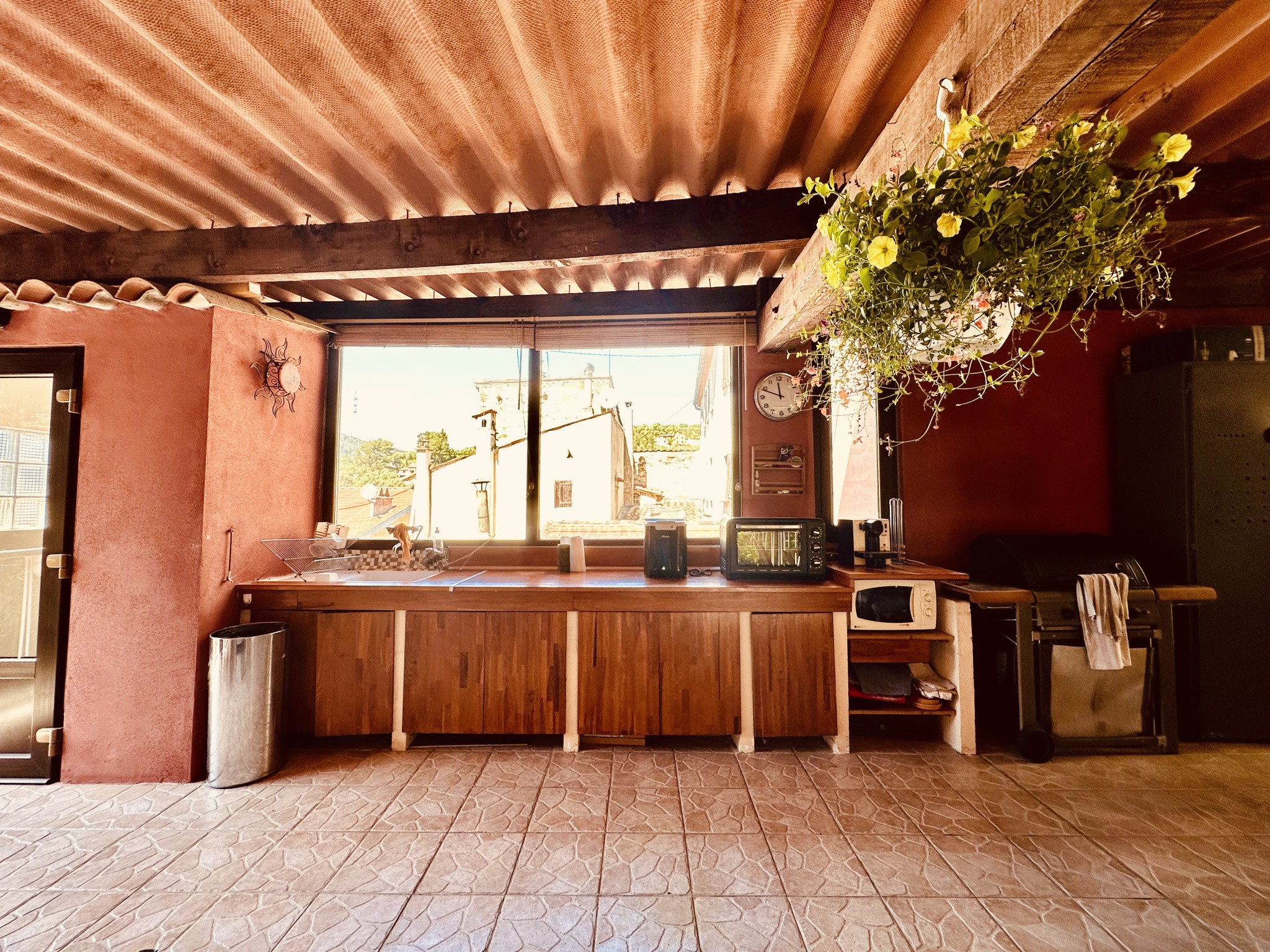 Charmante maison sur 2 niveaux avec terrasse en dernier étage, dépendance et histoire unique. — photo 20