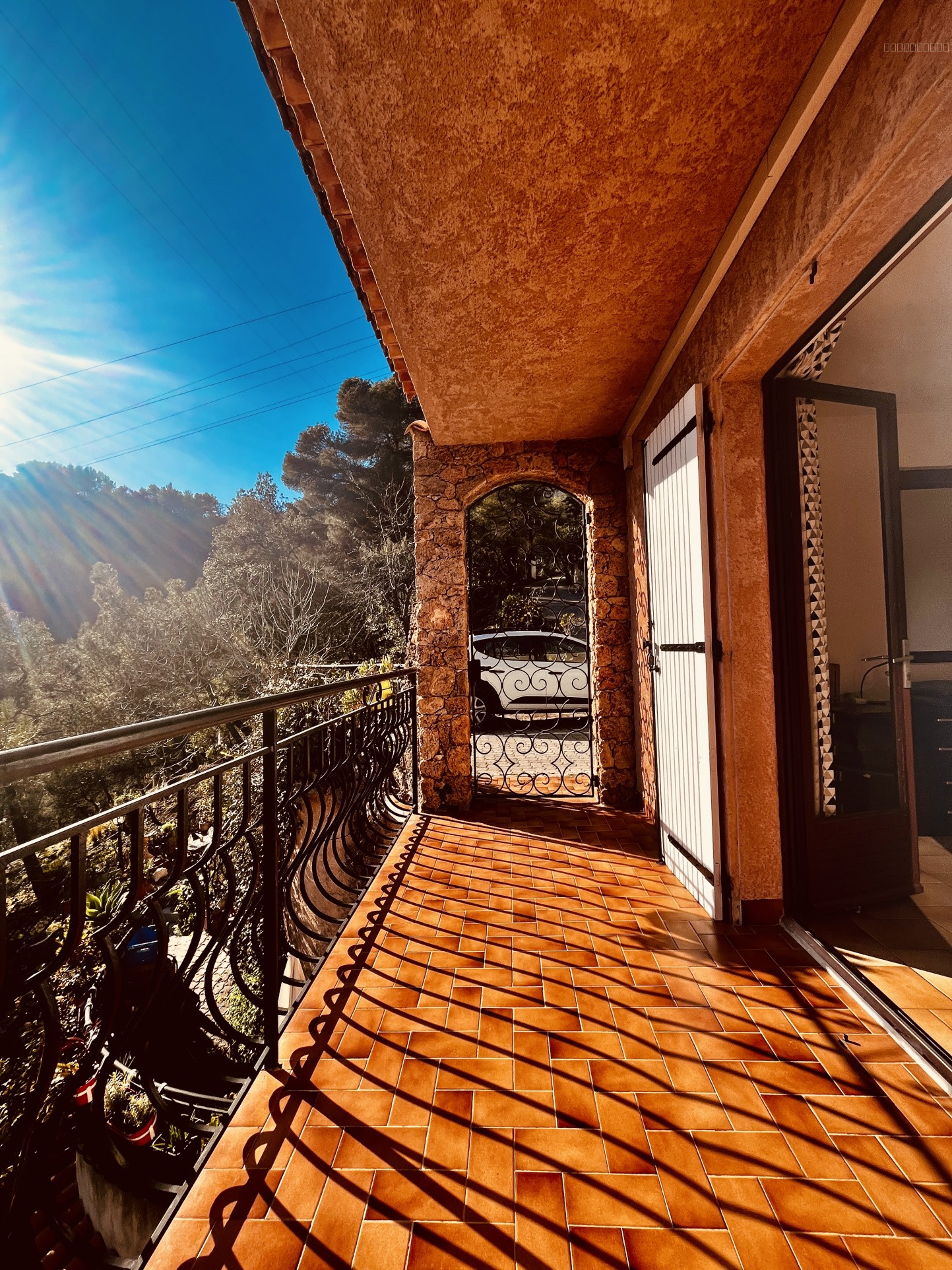Menton grande maison divisée en plusieurs logements terrasses jardin parkings — photo 5