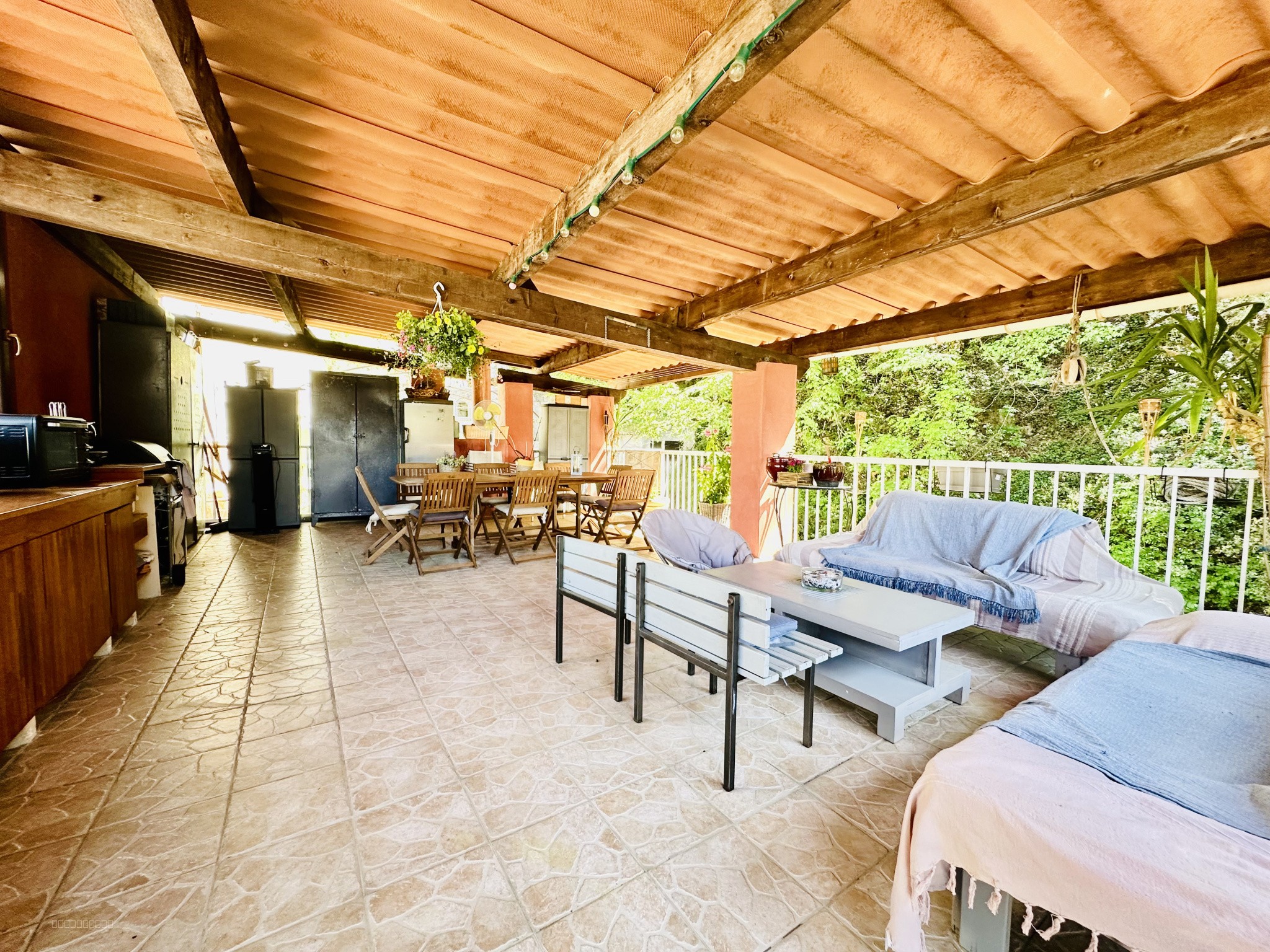 Charmante maison sur 2 niveaux avec terrasse en dernier étage, dépendance et histoire unique. — photo 18