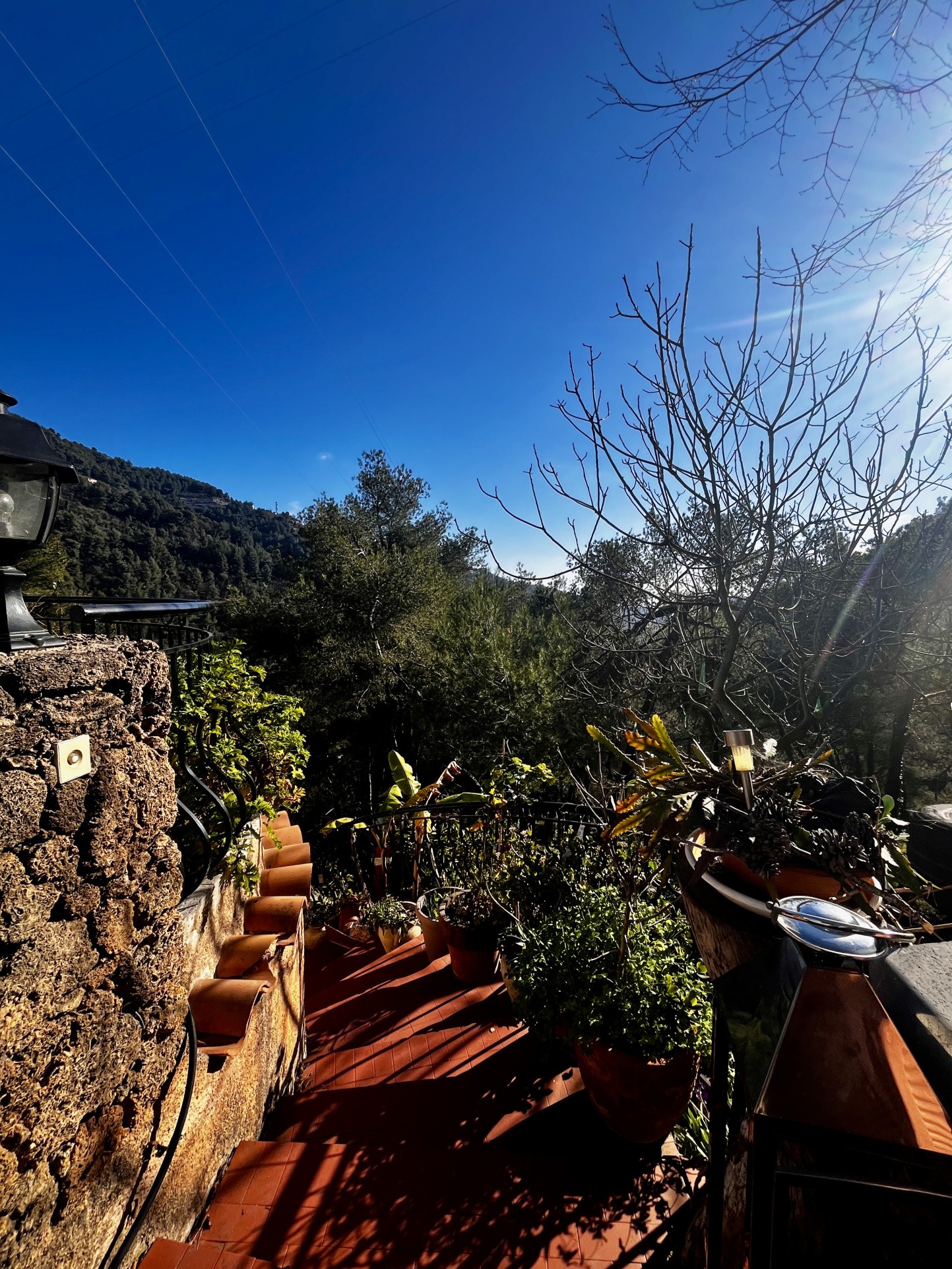 Menton grande maison divisée en plusieurs logements terrasses jardin parkings — photo 12