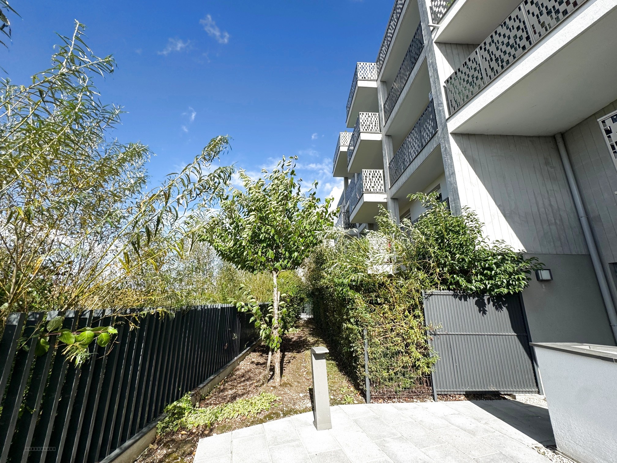 LOUVRES, appartement de 3 pièces avec terrasse et jardinet  et 2 places de parking en sous sol. — photo 10
