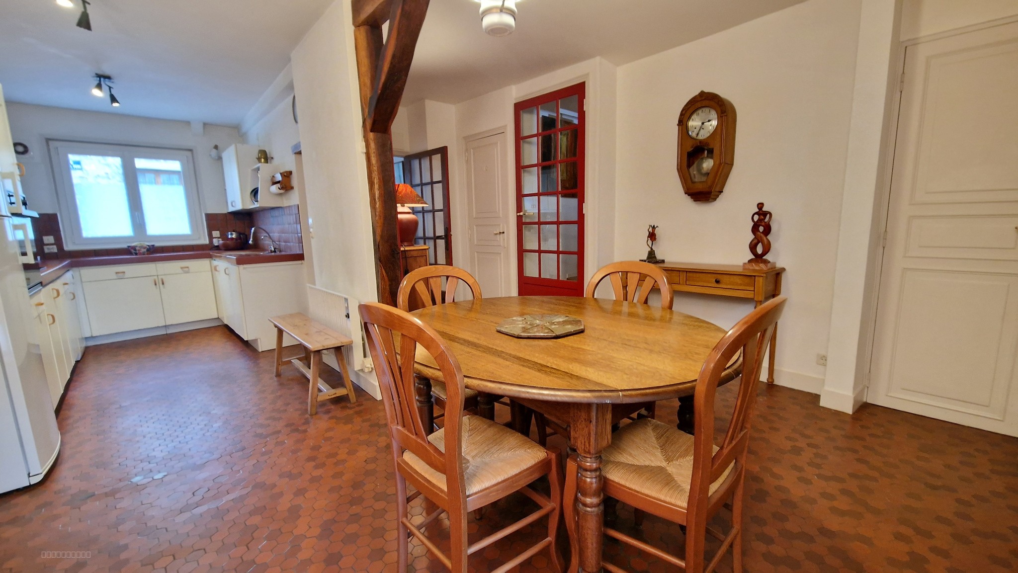 MAISON DE VILLE - 5 PIECES A MARLY LA VILLE. — photo 4