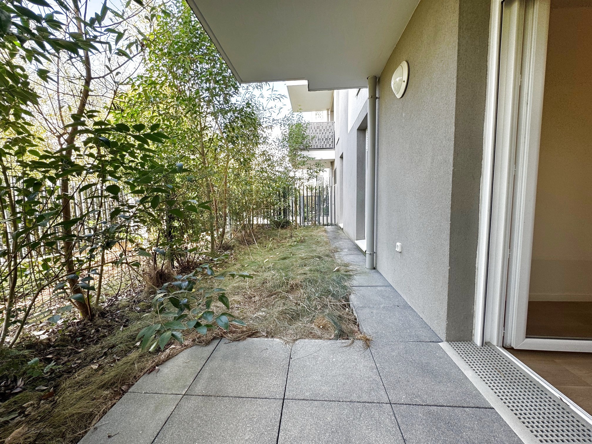 LOUVRES, appartement de 3 pièces avec terrasse et jardinet  et 2 places de parking en sous sol. — photo 2