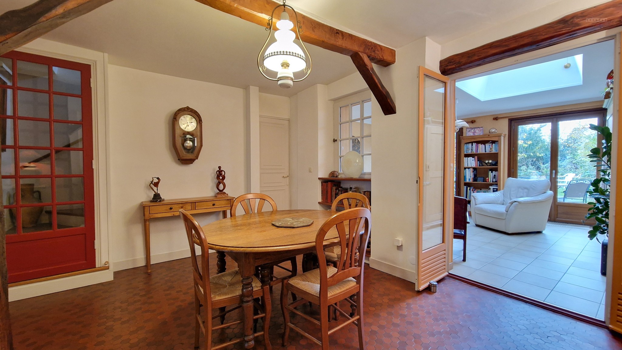 MAISON DE VILLE - 5 PIECES A MARLY LA VILLE. — photo 3