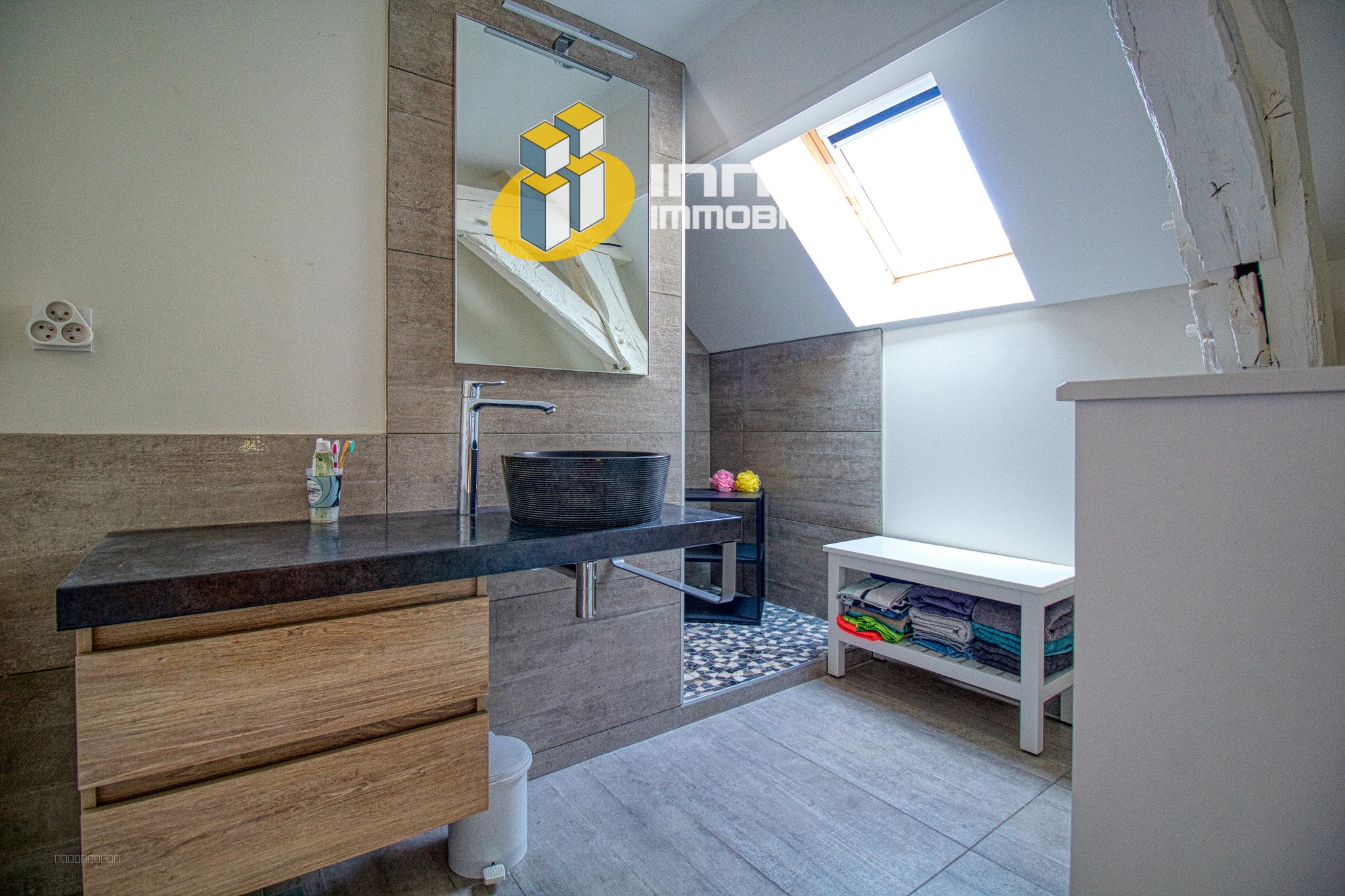 Maison avec un SPOT juste 'CANON' — photo 18