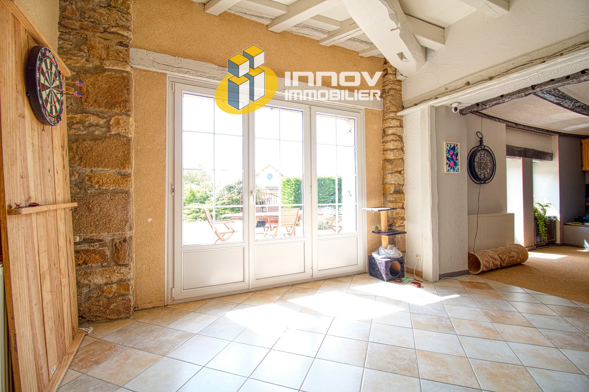 Maison avec un SPOT juste 'CANON' — photo 2