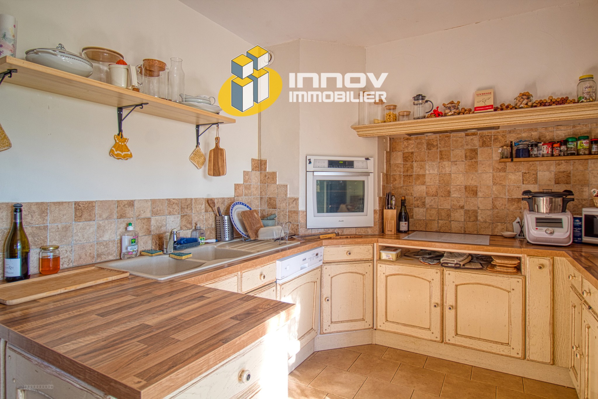 Maison avec un SPOT juste 'CANON' — photo 10