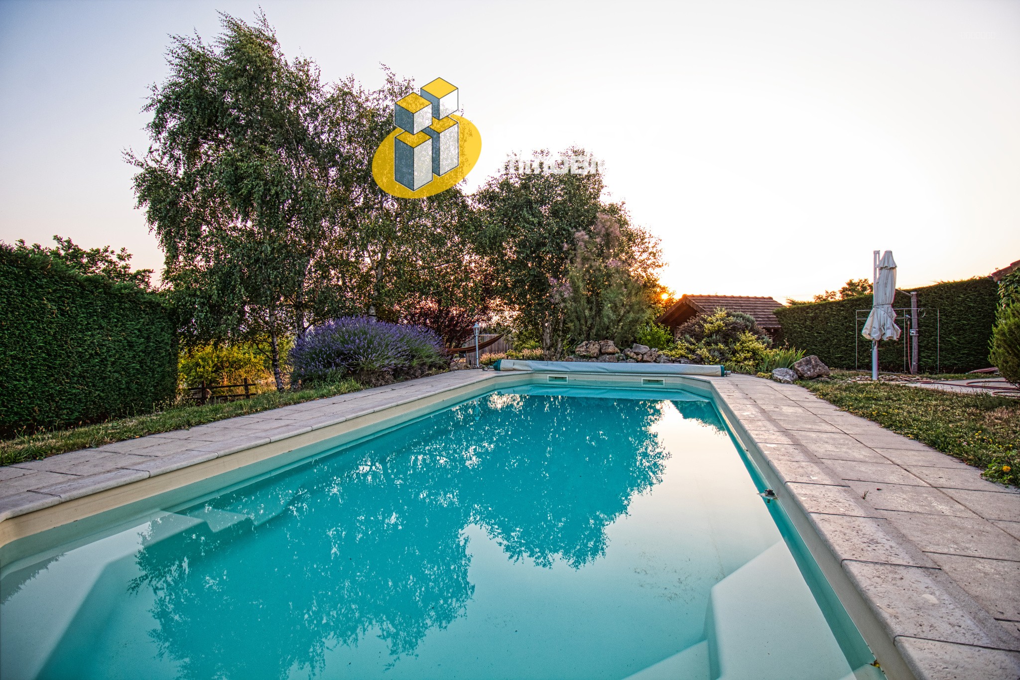 Maison avec un SPOT juste 'CANON' — photo 19