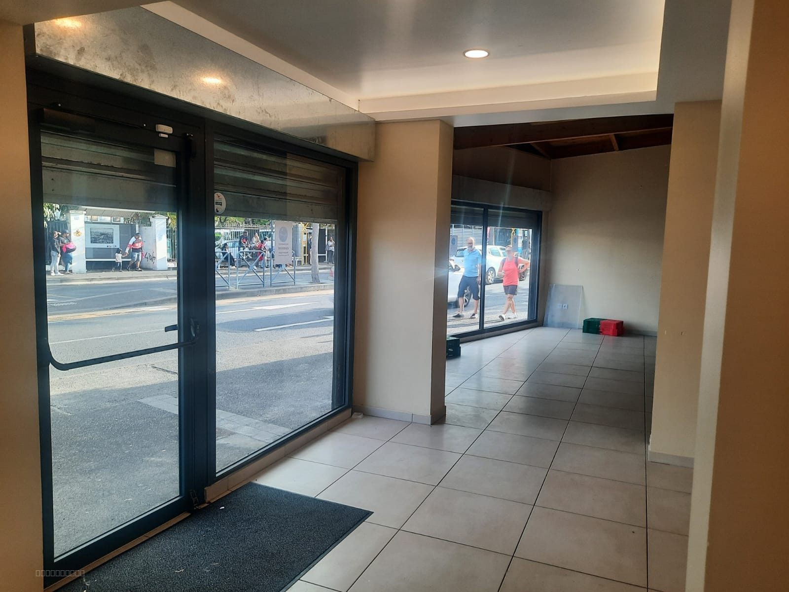 local_commercial St denis — photo 2
