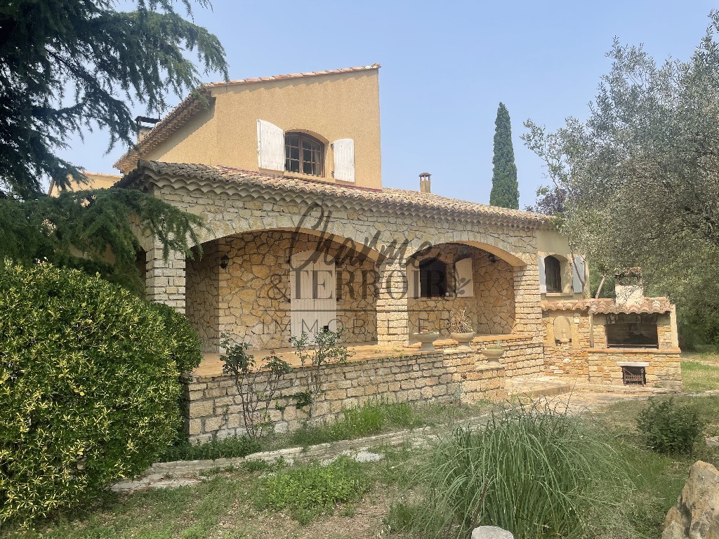 Maison traditionnelle, 150 m2 habitables, 3 chambres, sur 3000 m2 de jardin arboré avec dépendance à 15 mn d'U — photo 2