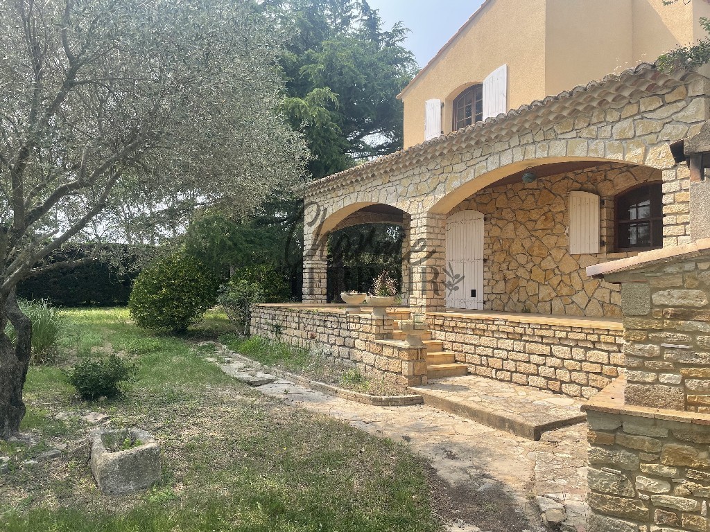 Maison traditionnelle, 150 m2 habitables, 3 chambres, sur 3000 m2 de jardin arboré avec dépendance à 15 mn d'U — photo 3