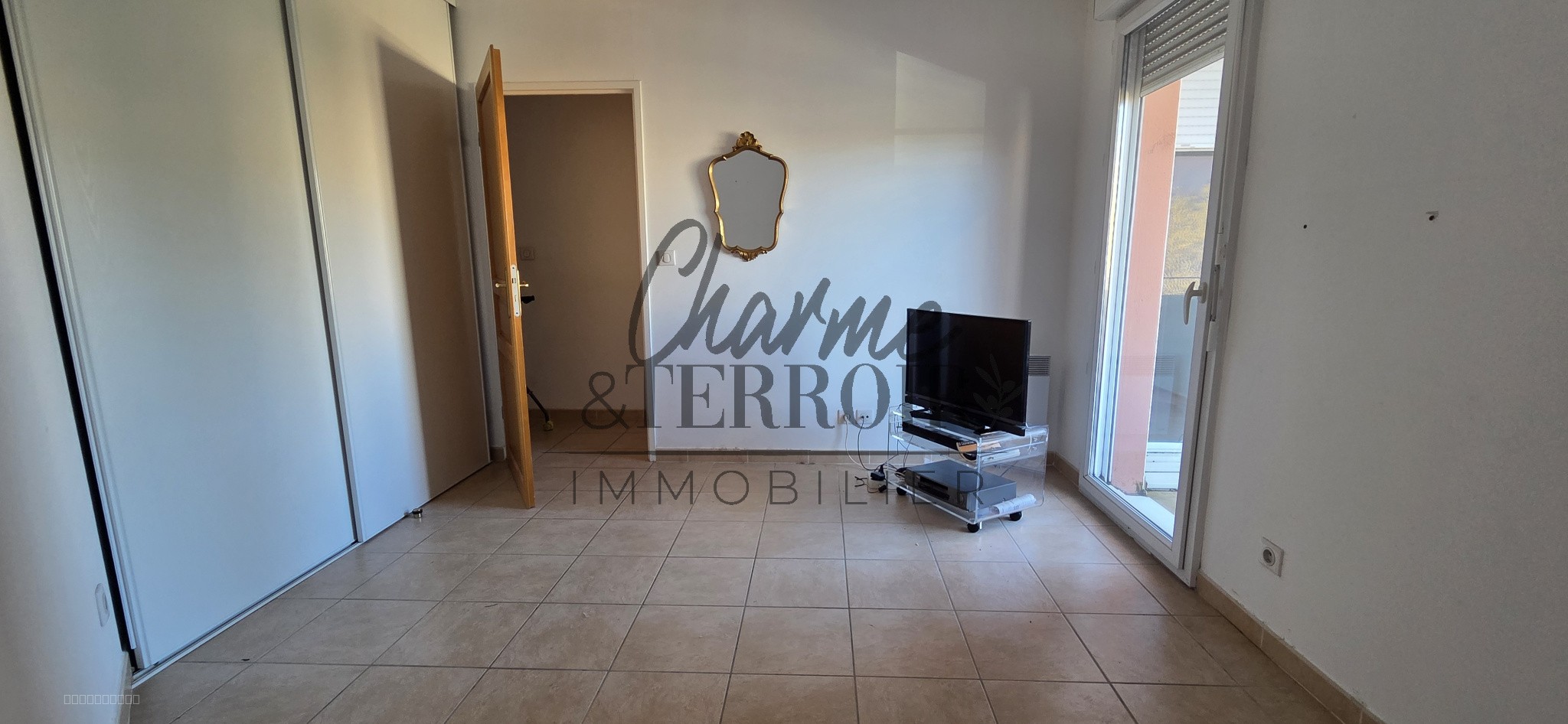 Centre ville UZES Appartement dans résidence de standing avec piscine — photo 8