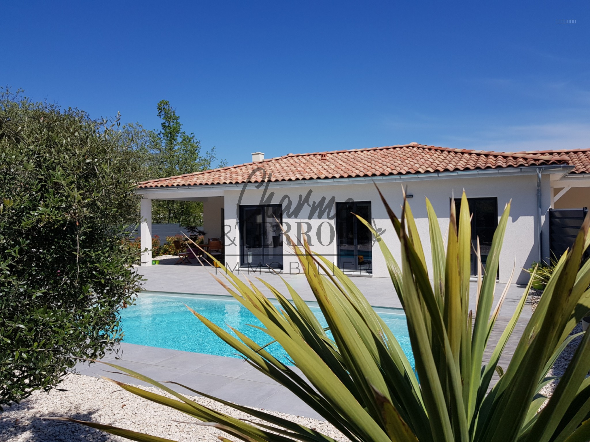 Villa contemporaine 130 m2 habitables avec piscine et dépendance, au calme non isolée, entre Uzès et Barjac. — photo 3