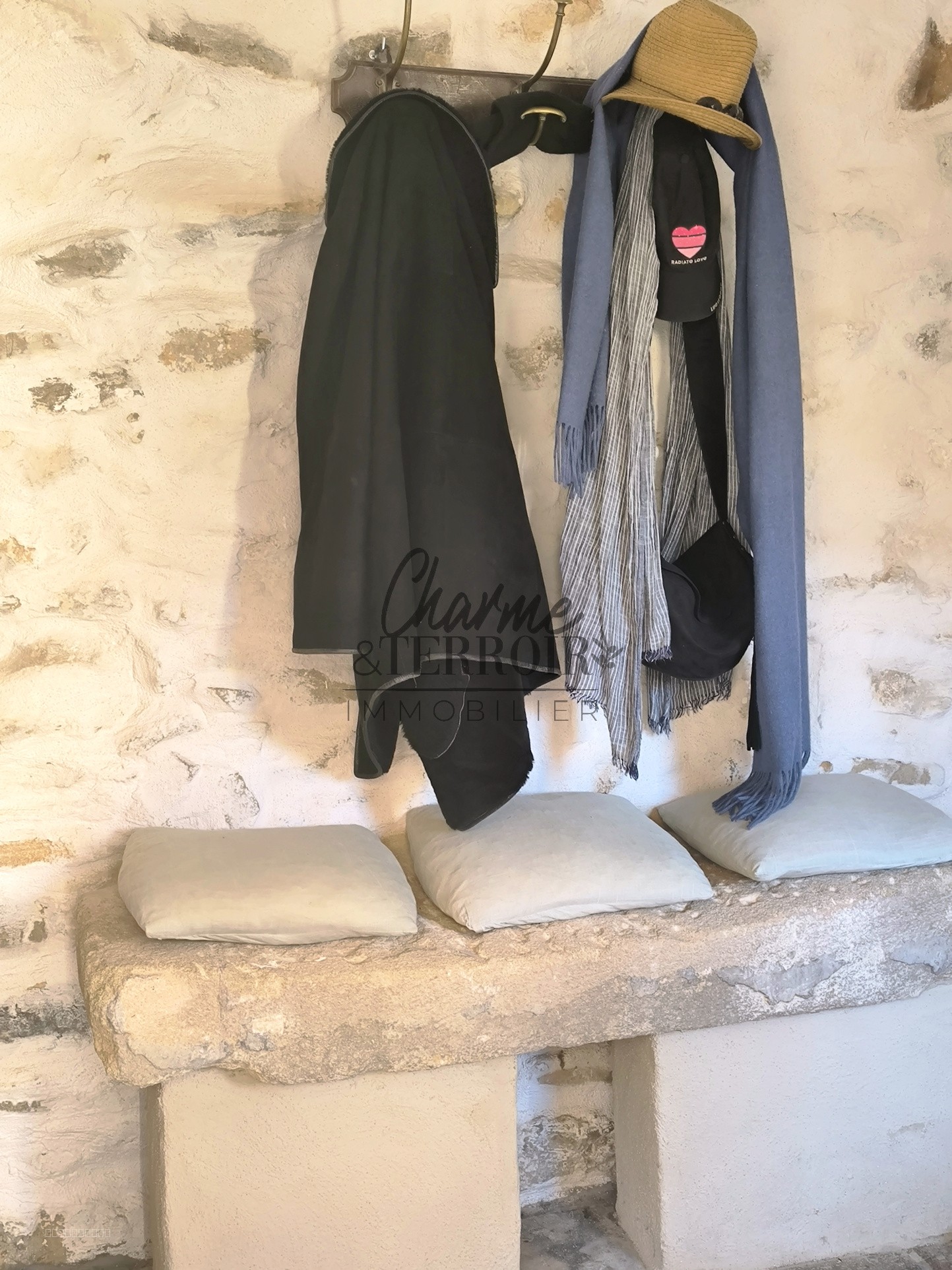 Proche Uzès, maison de village rénovée avec terrasse — photo 2