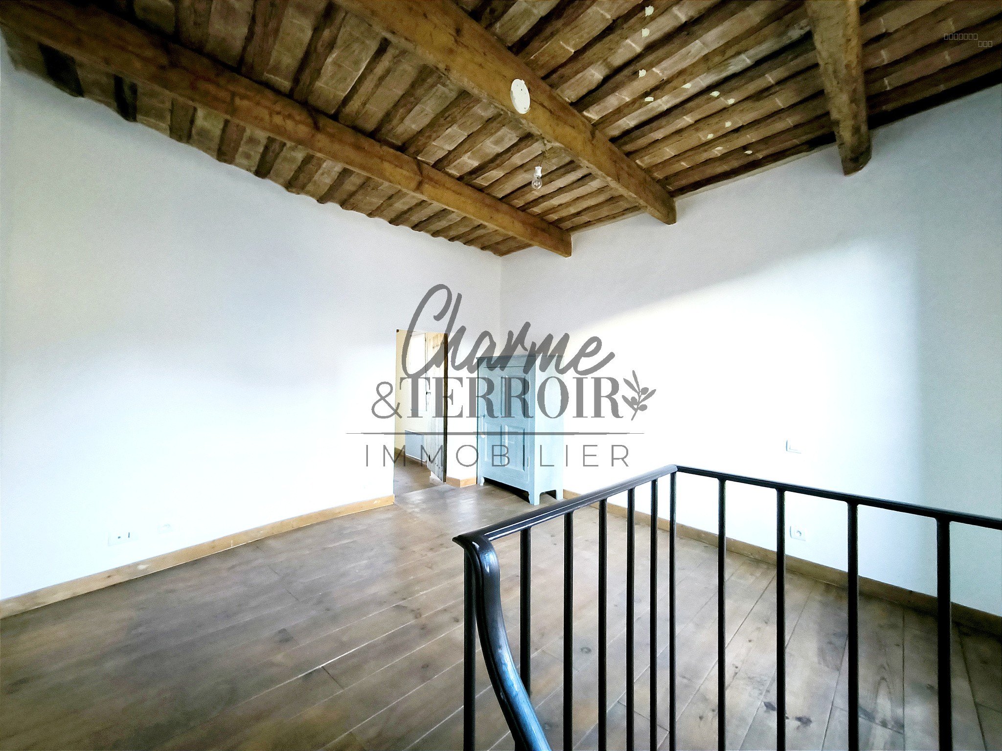 Maison de village St Quentin la Poterie — photo 11