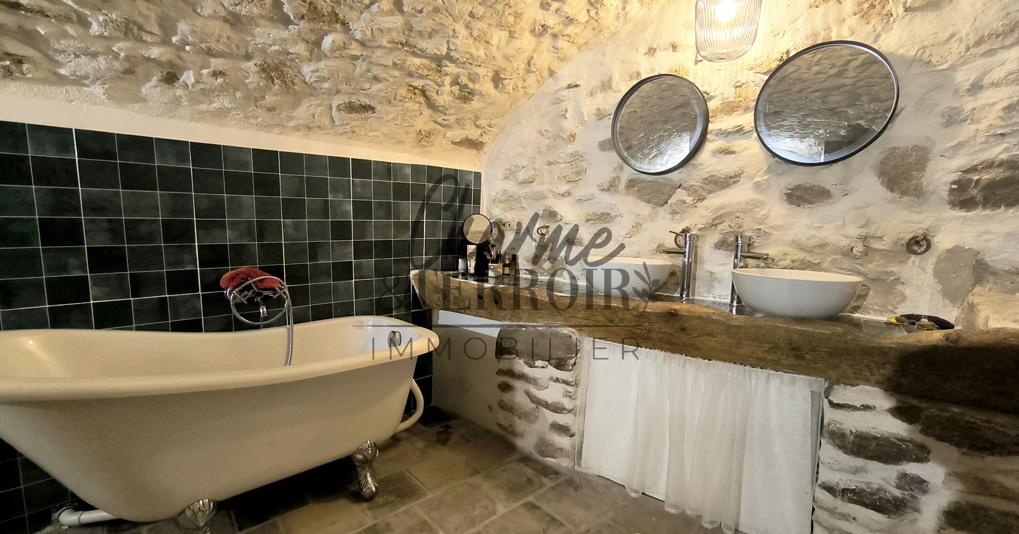 Proche Uzès, maison de village rénovée avec terrasse — photo 11