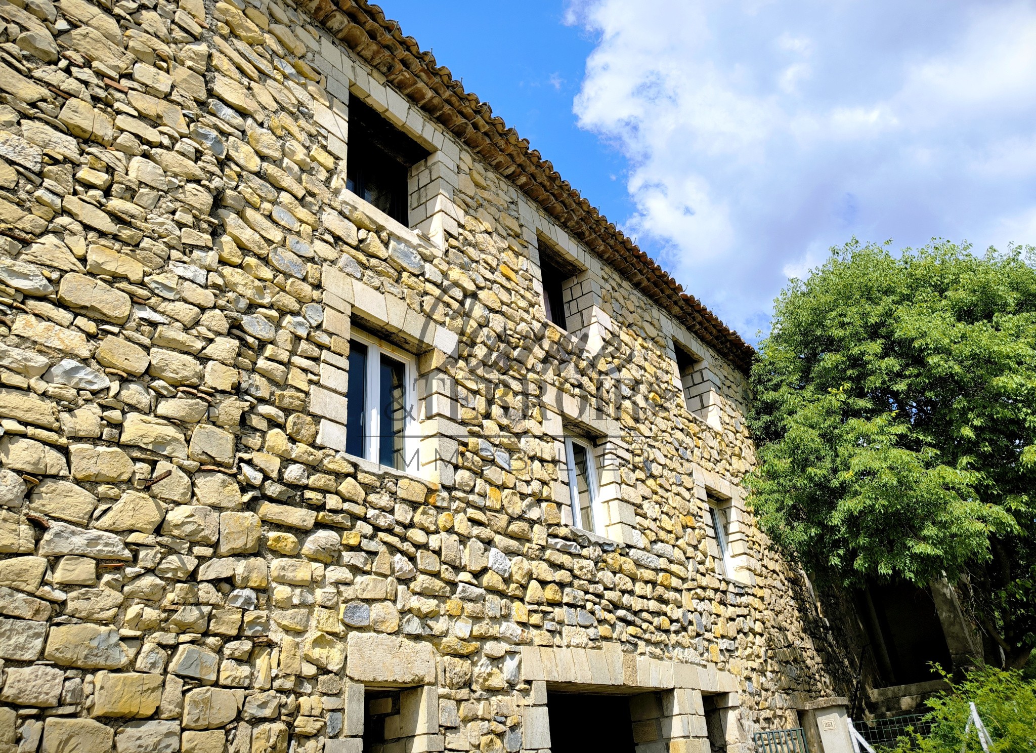 Nord Uzès Mas de village rénové de 300m2 env. sur 1247m2 de terrain — photo 2