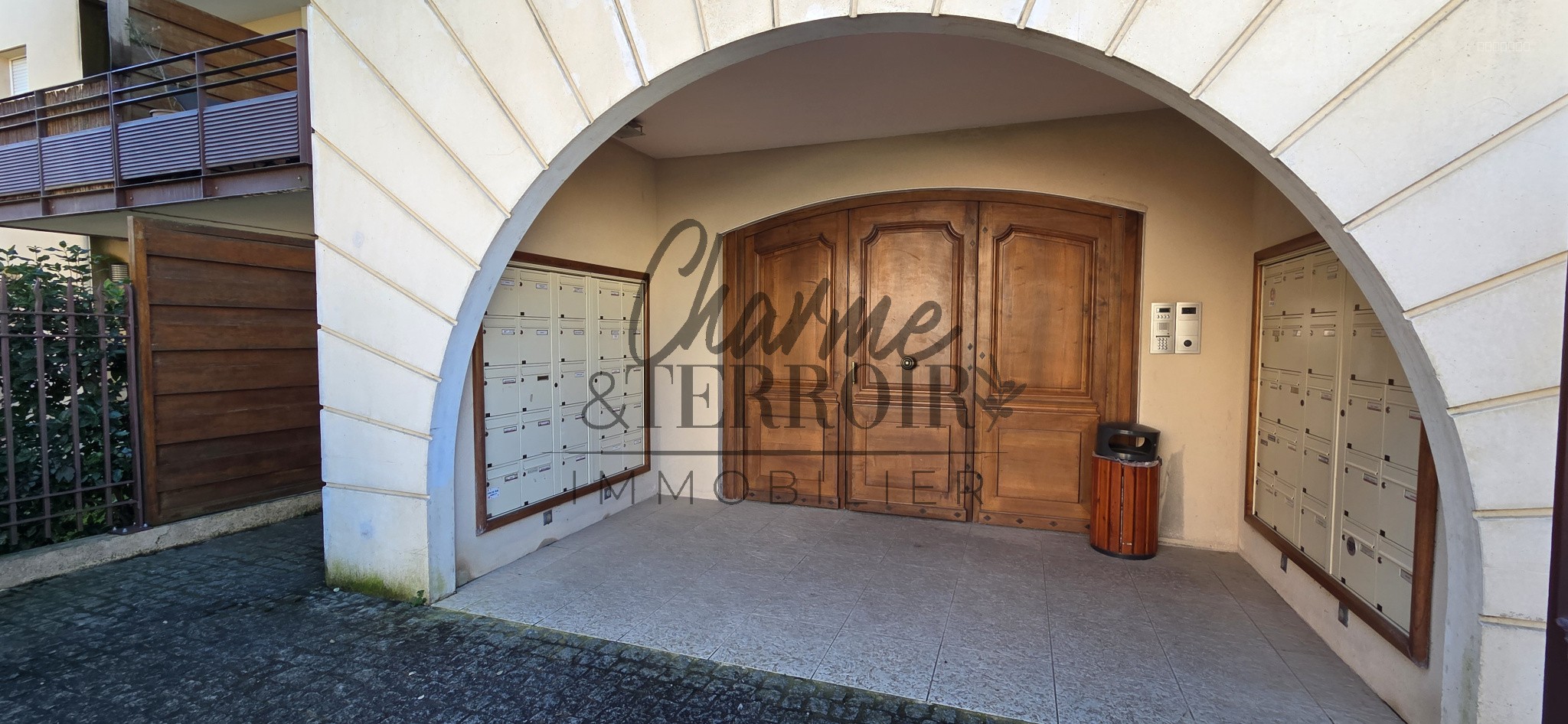 Centre ville UZES Appartement dans résidence de standing avec piscine — photo 3