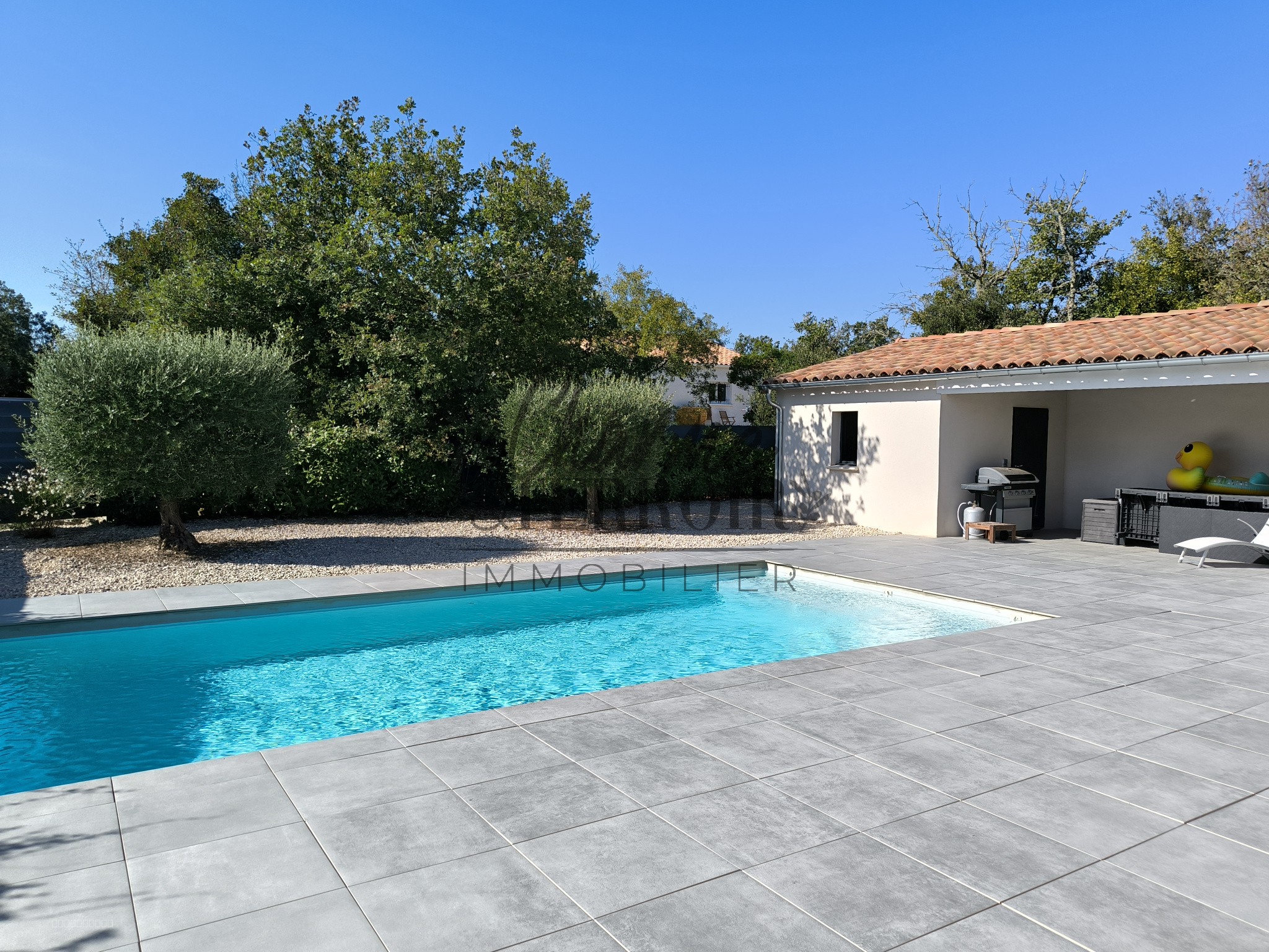 Villa contemporaine 130 m2 habitables avec piscine et dépendance, au calme non isolée, entre Uzès et Barjac. — photo 2