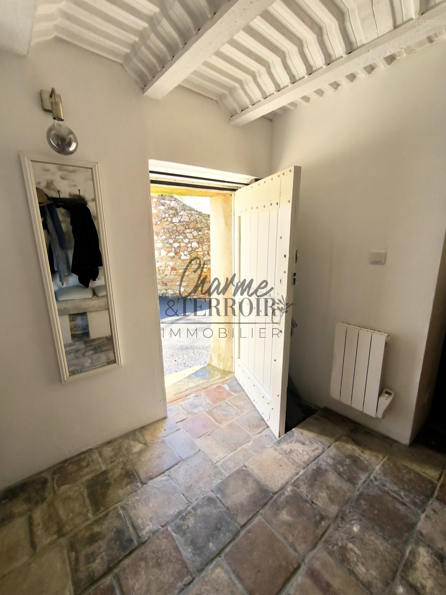 Proche Uzès, maison de village rénovée avec terrasse — photo 3