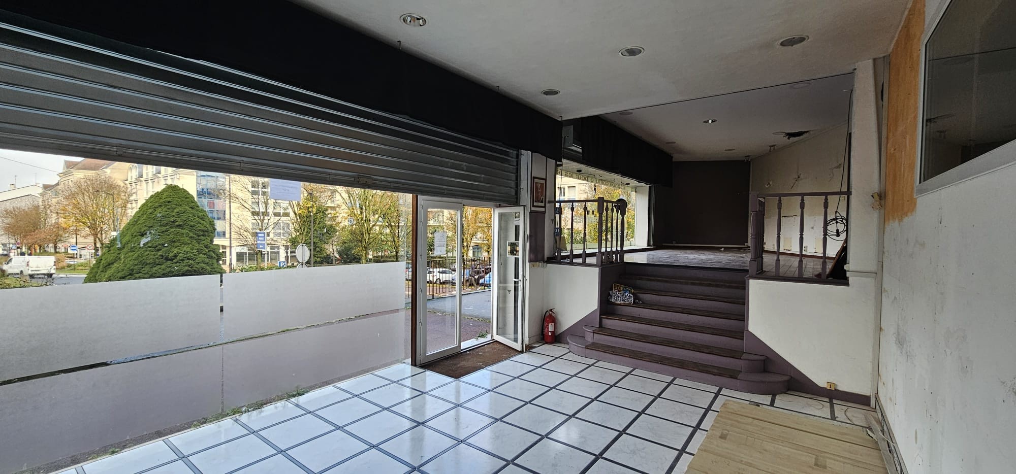 LOCAL COMMERCIAL - A LOUER - 90 M2 - IBI IMMOBILIER — photo 11