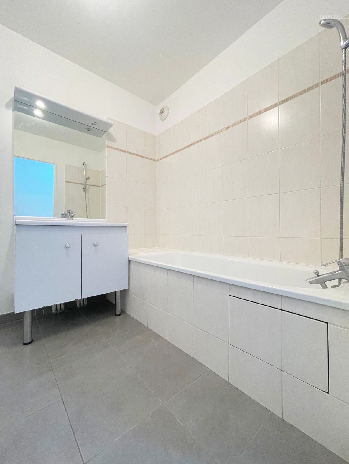 APPARTEMENT - T3 - 56.01 M2 - SAINT-DENIS (93200) — photo 9