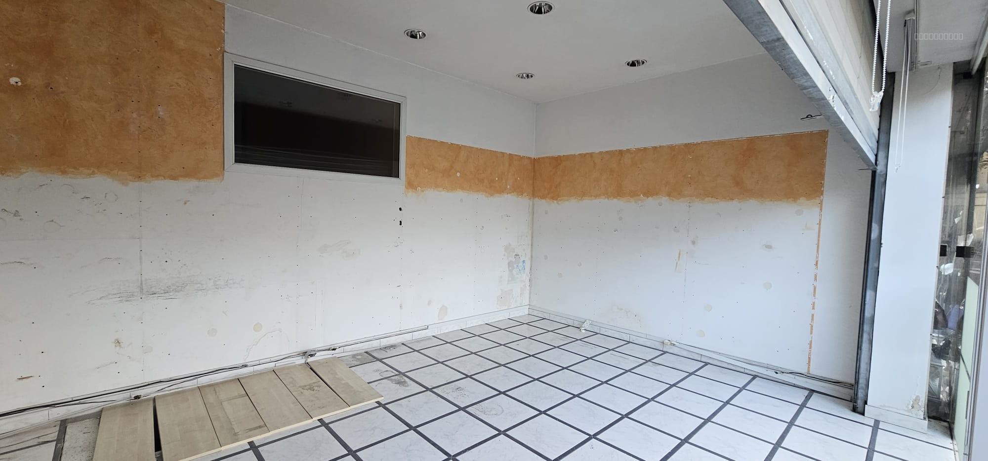 LOCAL COMMERCIAL - A LOUER - 90 M2 - IBI IMMOBILIER — photo 13