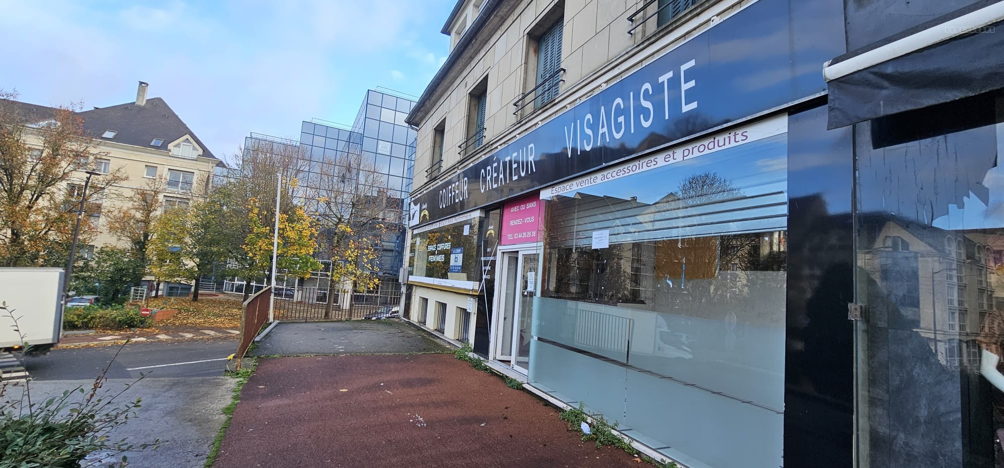 LOCAL COMMERCIAL - A LOUER - 90 M2 - IBI IMMOBILIER — photo 3