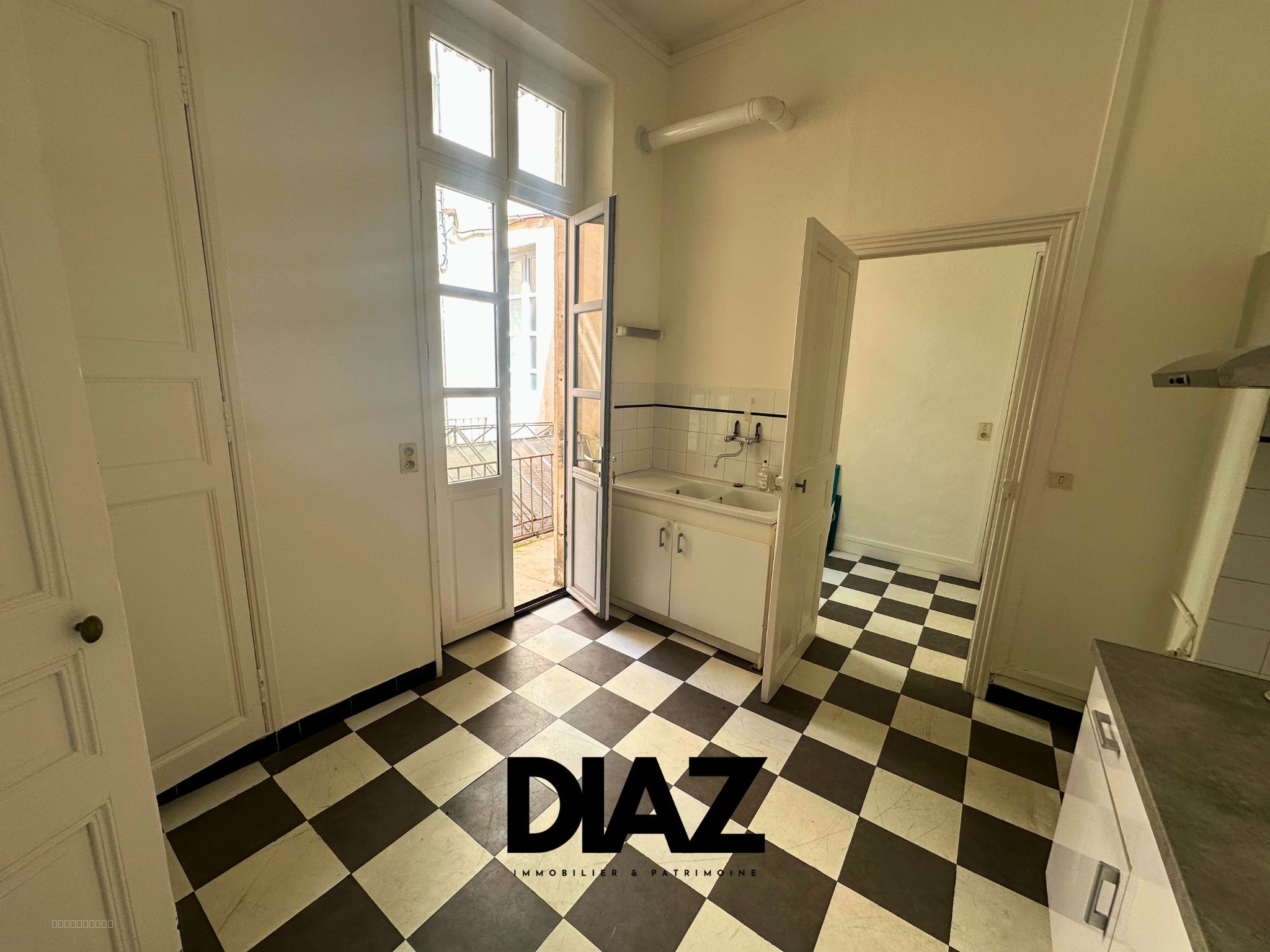 Appartement T5   142 m2   R+1 — photo 12