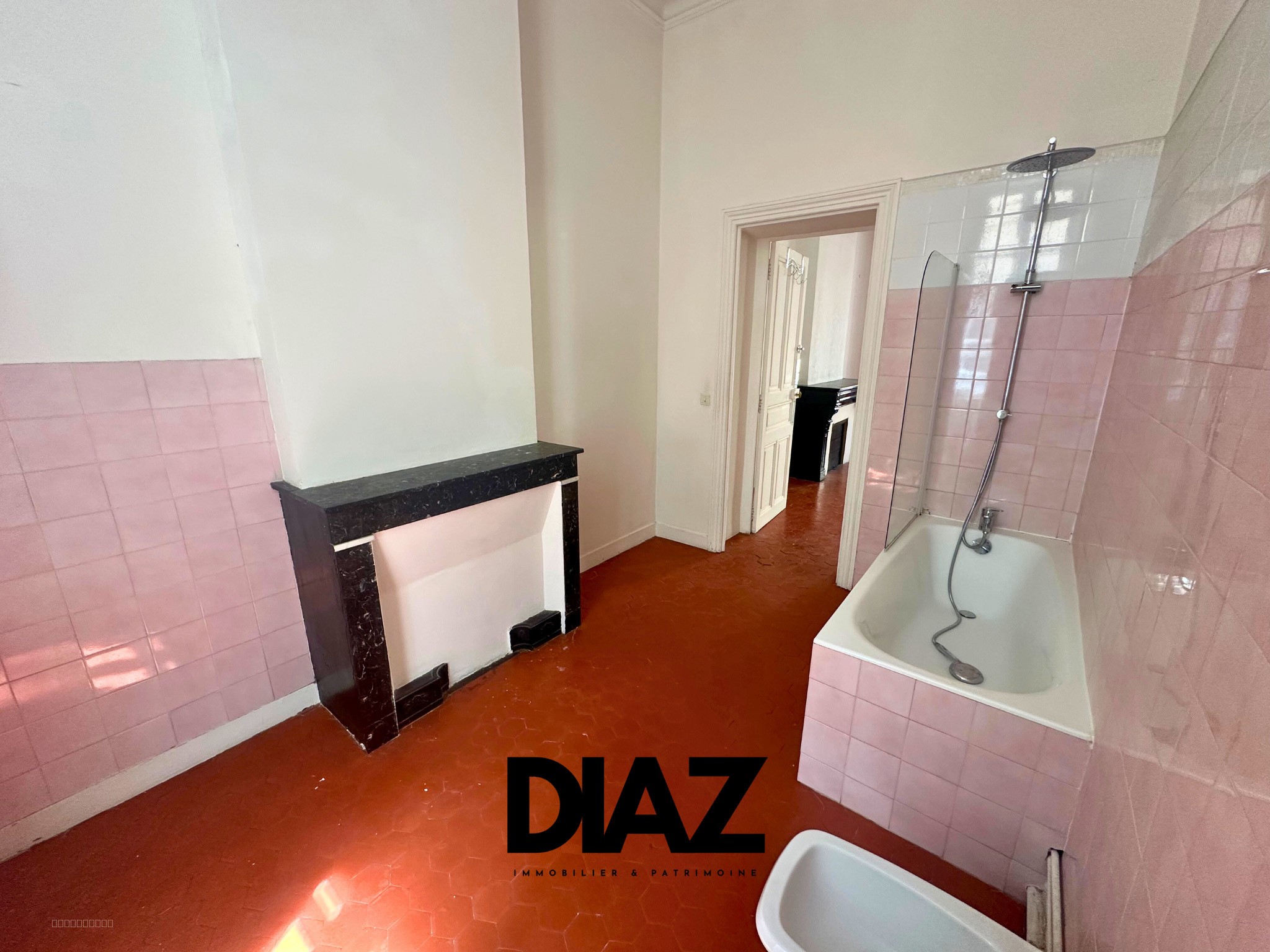 Appartement T5   142 m2   R+1 — photo 8